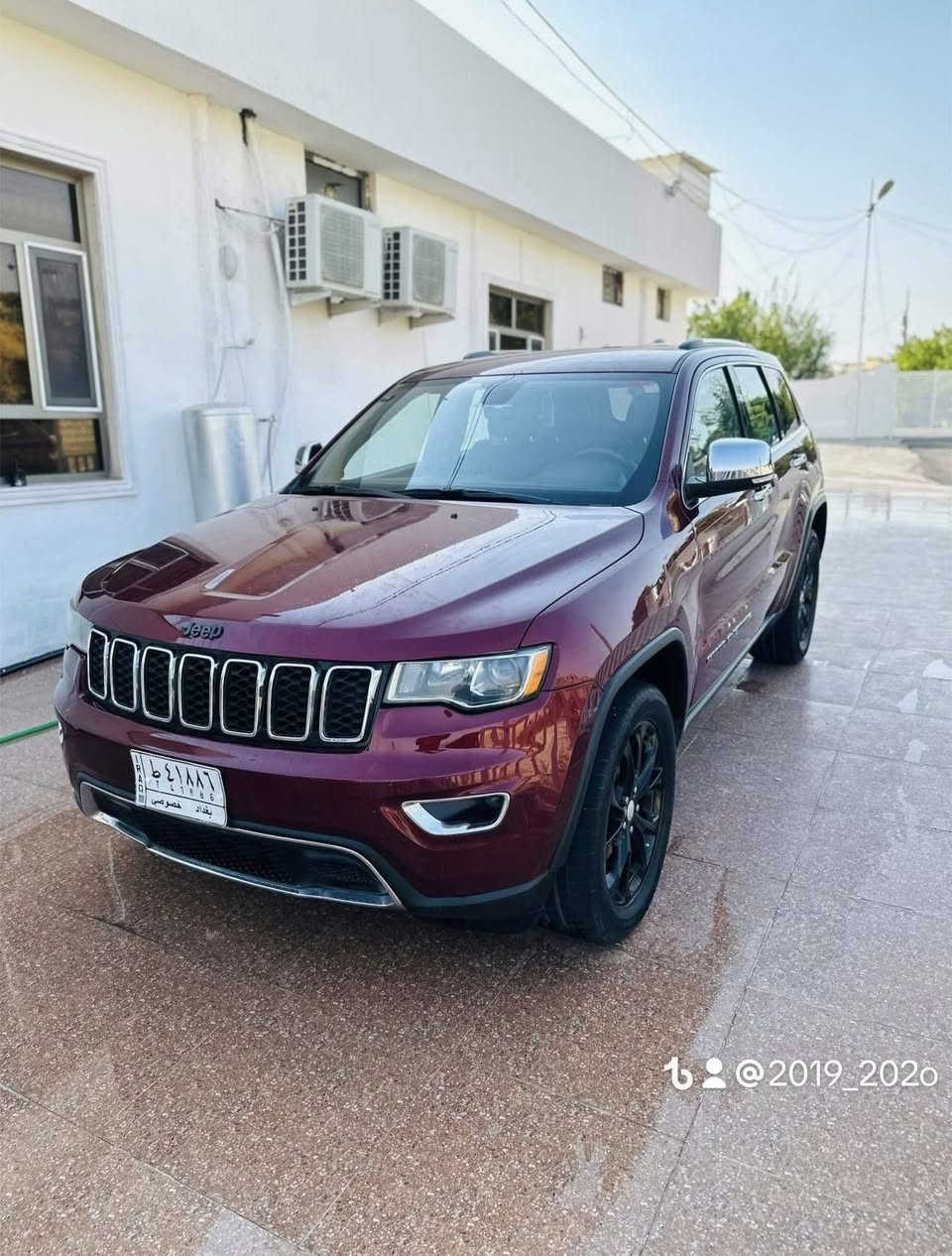 جيب ٢٠١٨ وارد امريكي اللون كرزي  رقم بغداد مشروع وطني بأسمي  ترهم مراوس
ايرباك فقط برده جهه اليمين حادثها فقط مبدل باب اصلي شركه نفس الون ولباب الخلفي بي صبغ بدون معجون وبلعراق بايدي صارت طخه بسيطه بلجاملغ الامامي الايمن عدلتها بارد وصبغت عله كداها اقل ربع الجاملغ 
ماشية   92 الف ميل قابل للزيادة 
 
المواصفات:

* دفع رباعي 4x4 .   .
* ويل قياس 20 انج . . 
* شاشه كبيرة 8.4 انج . 
* نظام الخرائط (GPS) ..  . 
* المصابيح الأمامية زنون . .     
* تشغيل عن بعد .
* صندوق كهربائي .
* مقصورة الركاب من الجلد والداخل باللون الاسود .
* حفظ وضعيات الجلوس (ميموري) . 
* المقاعد الأمامية كهربائية تدفئة   .
* المقاعد الخلفية تدفئة.
* الستيرن تدفئة.
* سستم صوت .  
* حساسات خلفية . 
* كاميرا خلفية . 
* المرايا الجانبية قابلة للطي .
* مرايا متحسسه للضوء العالي الجانبية والوسطية. 
* مانع تصادم خلفي .  
* نظام التشغيل والاطفاء الاوتوماتيكي ( Auto Start System ) .
* نظام بريك اوتوماتيكي ( Auto Break System )

للاستفسار  ***********
‎ السعر 205$ قابل للتفاوض
غير متواجد ع الفيس
