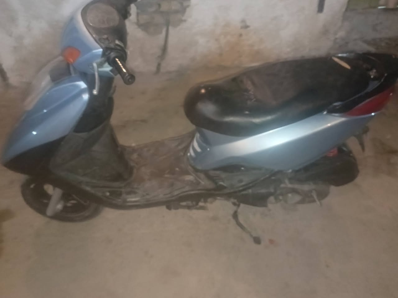 سلام عليكم دراجه بريز نقصه بس باتري ونقصه كشن  تشتغل هندر واحد كله حلو صوته ناعم مشيه حلو بغداد مدينه الصدر السعر 375 وبيه مجال الرقم ***********
