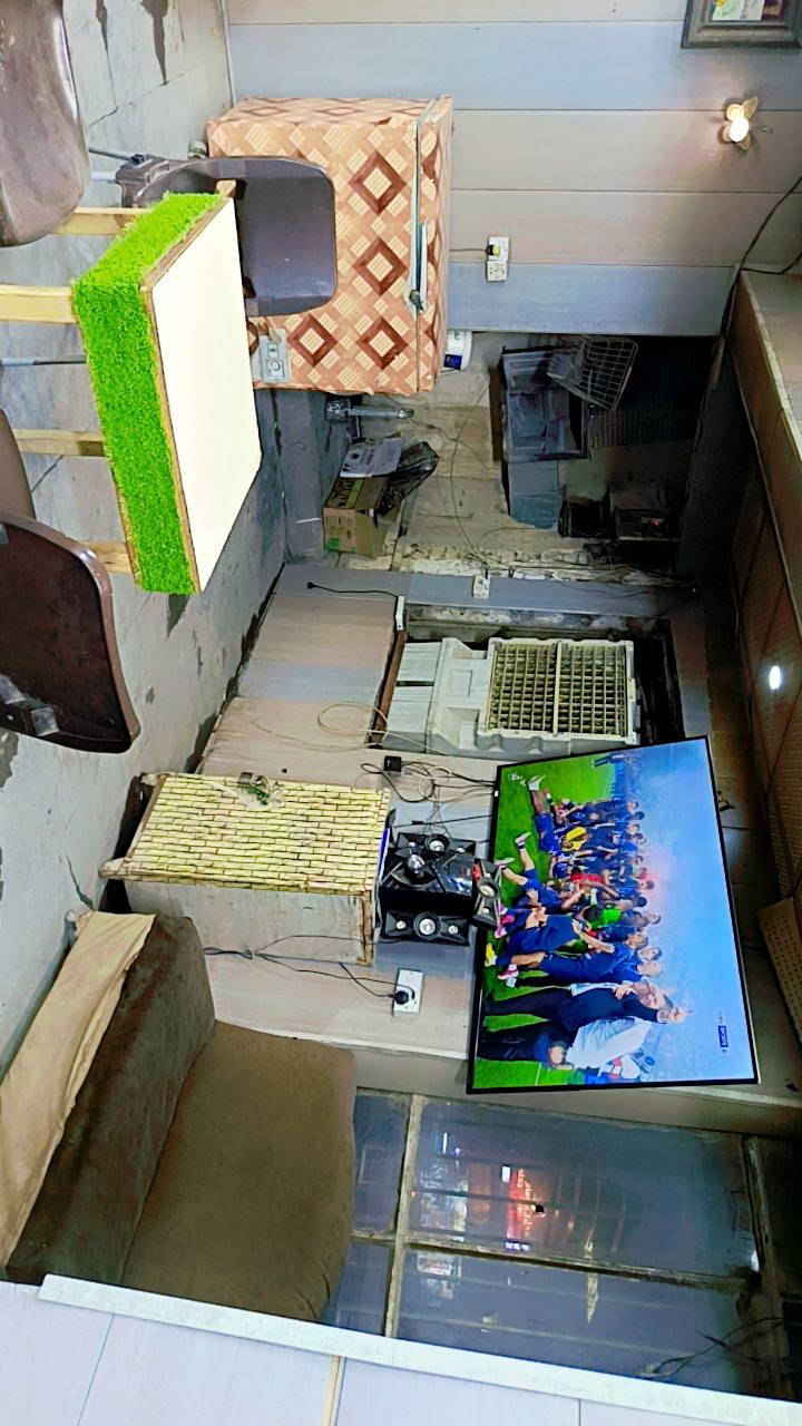 مقهى للبيع في بغداد مدينة الصدر قطاع 37 قرب مصرف الرافدين بسب عدم التفرغ
مقهى للبيع في قطاع 37 مع كل ملحقاتها 
عدد النراكيل40 + بكارات اضافيه   تقريبا 20
سبلت عمودي
ميز دومنه عدد 3 
بلازما حجم 62
مضخم صوت 
مبردات  عدد 2 بارده ثلج 
مجمده عدد 1
منقله فحم مغلقه
عدد الكراسي 15
تخم قنفات يكفي عدد 40 شخص  
راوتر +يو بي اس
الكهرباء بالشهر 70
النت 40 الف 
الايجار 300الف  بس بالشهر يعني مناسب كلش
السعر 4ملايين وربع 
للاستفسار الاتصال على الرقم ***********
