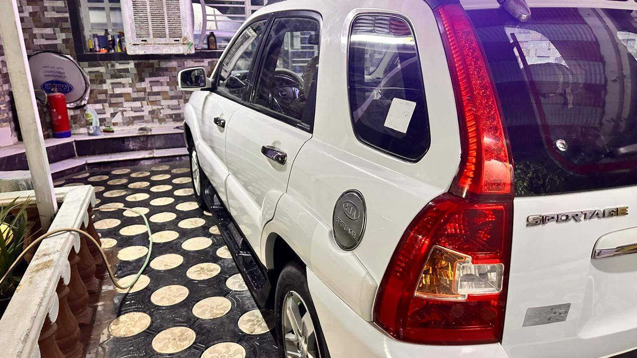 سبورتج مديل ٢٠١٠ خليجي مكفول من الحادث والصبغ بس الي ماشر بلسونر تخم تاير جديد مكينه ٢٠٠٠ دوش سياره ما ناقصها احله من صور مكاني بغداد البلديات ***********
