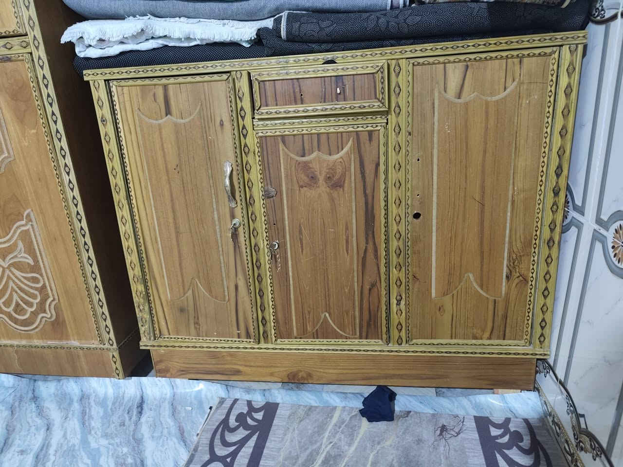 سلام عليكم كنتور اربع بيبان نضيف كلش  بي ضربه خفيفه مال النقل سعره 300 وبوفيه نضيفه قياس متر وعشرين سعرهة 125للأستفسار ***********
