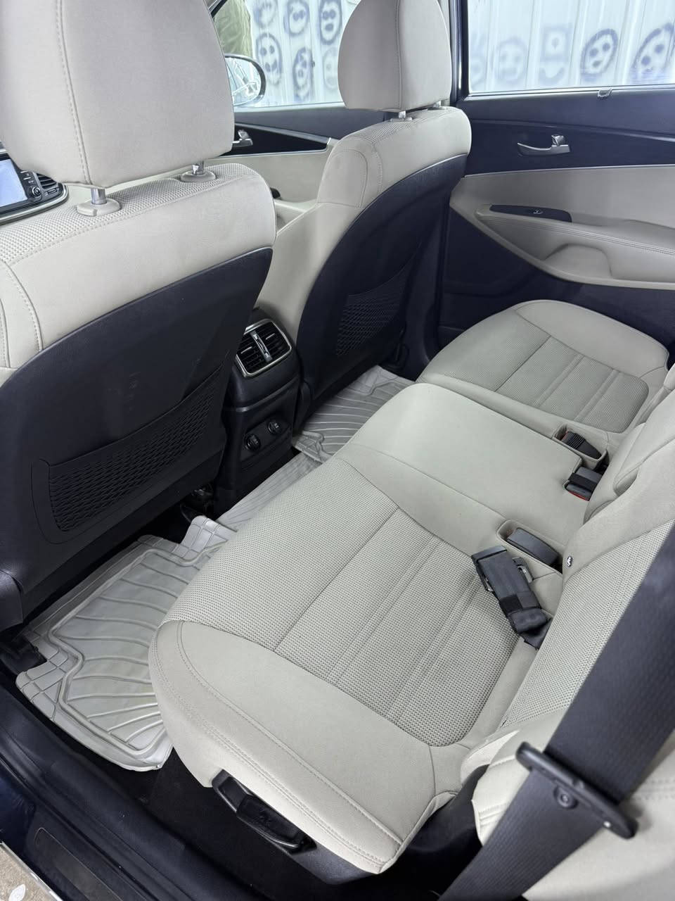 السلام عليكم للبيع  سورنتو 2020خليجي مكفولة بدون صبغ وبارد 
محرك 3500 / 6 سلندر
رقم بغداد بسمي 
7 راكب
3 قطع تبريد
حساسات اماميه خلفية
شاشه ابل كار بلي   
نضام الخرائط
اوتو هولد 
مانع انزلاق
نظام AWD
4 انظمة قياده 
جنطه كهرباء
ماشية 68000 كم جديدة 
سعرها  24800 بيه مجال قليل 
رقم الهاتف ***********
 مكان السياره بغداد
