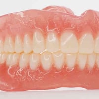 عيادات جامعة الكوت • طقم متحرك • فحص مجاني