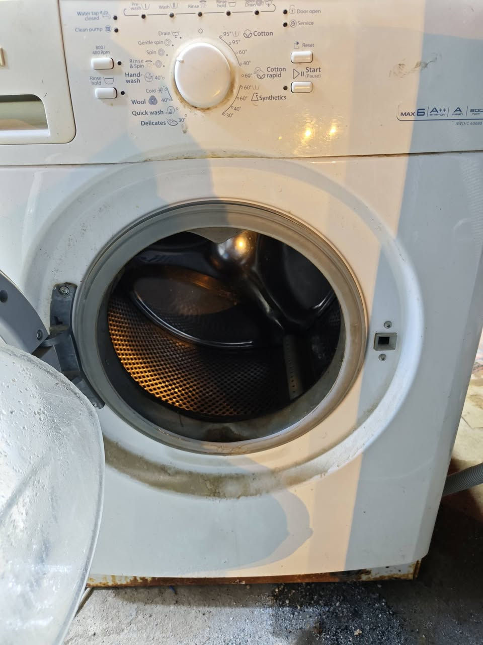 غسالة باب جانبي نضيفة جدآ شرط الشغل  العنوان (حي الملتقى شارع رقم 1)
***********
