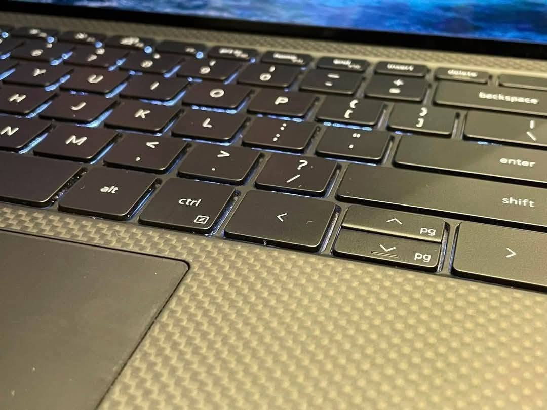 بمعالج i7 من الجيل العاشر وكرت شاشة من انفيديا النحيف الجميل من DELL 
لابتوب Dell Precision 5550

⚜️ المواصفات:
⚜️ المعالج: Core i7 — الجيل العاشر — فئة H
⚜️ الرام: 16 كيكا DDR4
⚜️ الهارد: 512 كيكا SSD M.2
⚜️ كرت شاشة خارجي: Nvidia Quadro T2000 — 4 كيكا
⚜️ كرت الشاشة الداخلي: Intel UHD Graphics 630 — 8 كيكا
⚜️ حجم الشاشة: 15.6″ — دقّة FHD (1920×1200)
⚜️ الكيبورد: ضوئي ليزري (عربي / إنكليزي)
⚜️ الكمية: متوفرة 3 قطع

🎁 الهدايا والملحقات:
• حقيبة لابتوب
• شاحن لابتوب
• ماوس
• ماوس باد
• تغليف احترافي (داخل كرتونة)

🛡️ الضمان والخدمات:
• فحص اللابتوب و مقارنة المواصفات و النضافة قبل الاستلام عند المندوب.
• ضمان أسبوع كامل بعد الاستلام.
• تنصيب ويندوز حسب الطلب مع جميع البرامج الأساسية و Office مثبتة.

🚚 التوصيل: التوصيل متوفر إلى جميع محافظات العراق

📞 للحجز أو الاستفسار (متوفر واتساب): ***********

📌 موقّعنا : بغداد الامين الثانية

💰 السعر: 725,000 دينار عراقي
