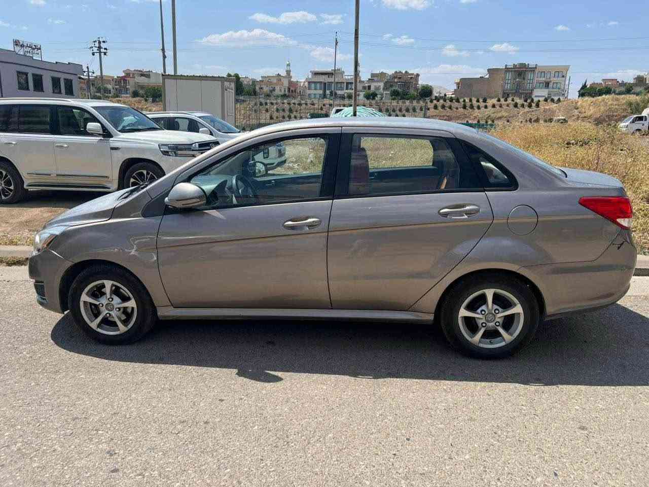 baic a115 مۆدیل ٢٠١٥ 
تەبرید سارد و گەرم گێرومەکینە بەشەرت تایەی تازەیە سەنەوی بەسەرچووە سەقف و بۆنیت و سنوق کەڵبوونەوەی هەیە 
٣ پارچەی بۆیاخە 
60گەڵاو مامەڵەیەکی کەم 
*********** السليمانية, العراق
