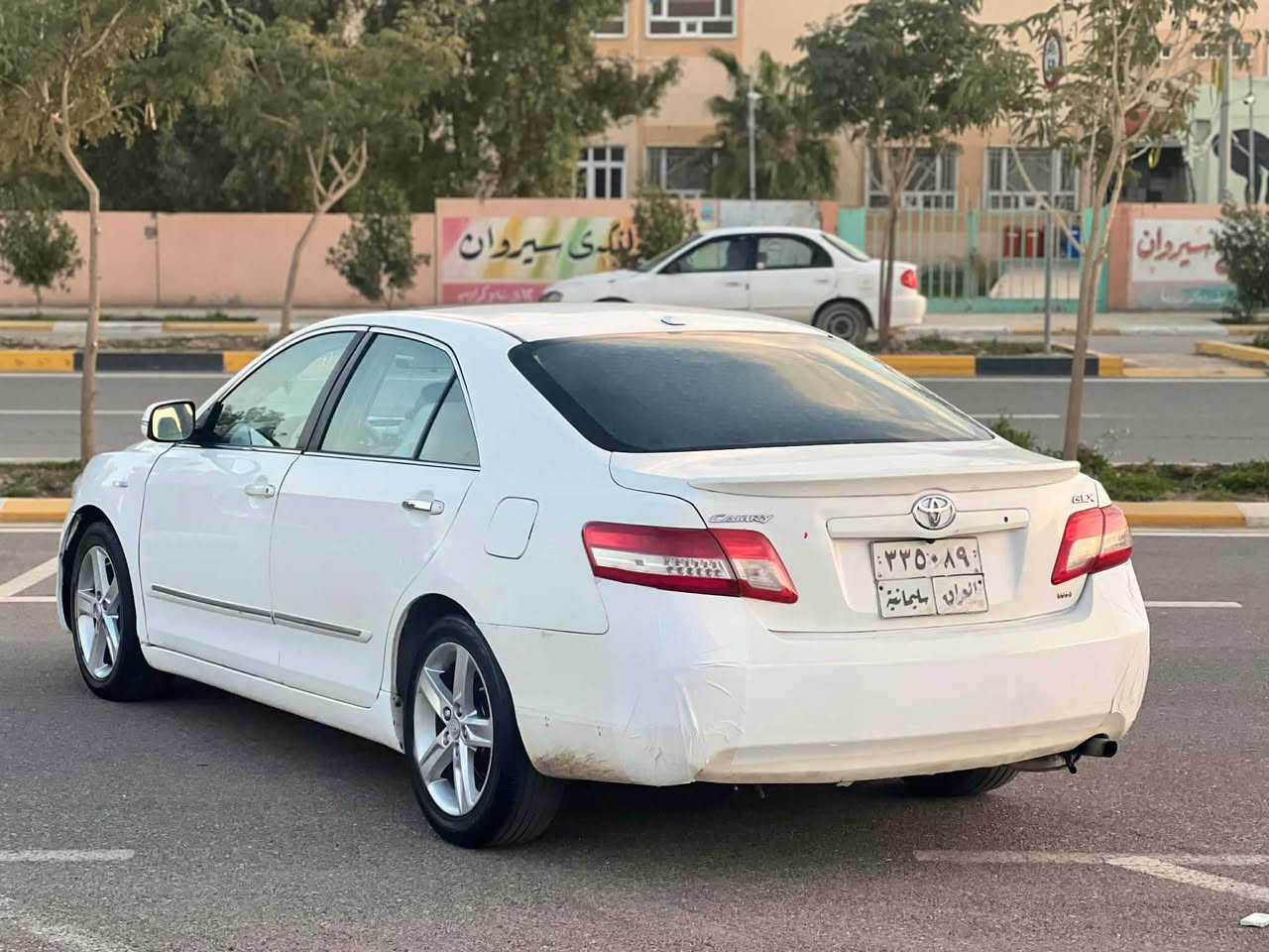 کامیری 2008. خلیجی. GLX. فول مواسەفات. سەیارەکە سەقف و ٣ پارچەی بۆیاخە. سۆنەریم داناوە. بەشەرد ئەوەی وەرگەراو نەبیت لیدراویشی نەبیت. بەشەردی گیر و مەکینە و تەرایی.سەیارەکە وەک وینەکان جوانە مالئ دۆستە. سەنەوی بەسەرجووە و ٤ گەلا غەرامەی لەسەرە دەیگەرینمەوە لەدوای معامەلە. بەشەردی تحویل و غەرامە و هەموو شتیک سعر فرۆشتن ٨٥ گەلا مجال کەم. 
شوین کەلار

***********
واتس اپ و ڤایبەری لەسەرە

*********** كالار, السليمانية
