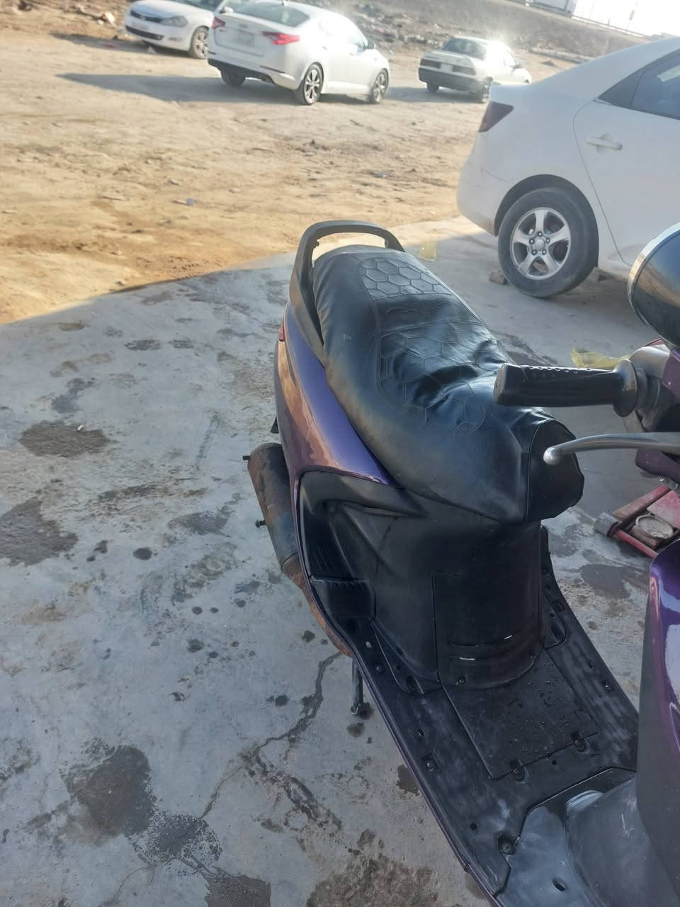 السلام عليكم للبيع دراجه فراشه مكينه ما مفتوحه دراجه كفاله كهربائيات كلها شغاله كيج بازين سرعه لايت بك لايت ام بي ثري هورنات دراجه جاهزه سعر 450 بيها مجال للشراي مكاني ديوانية تقيه الثالثه قرب جسرالنجف رقم ***********
