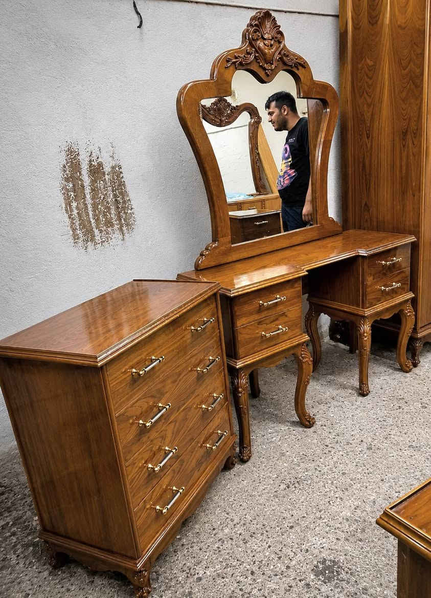 عودنكم عل التحف من معرض الموسوي غرفه نوم اخت الجديده نظام تركي شغل عراقي فول داخل وخارج 5مليم دنك زان مصري عل طول الكومدي ونقش زان مصري الياخذها لايكول مستعمله وبالعافيه عل ياخذها اي استفسار خاص او الاتصال
***********

***********واتساب

