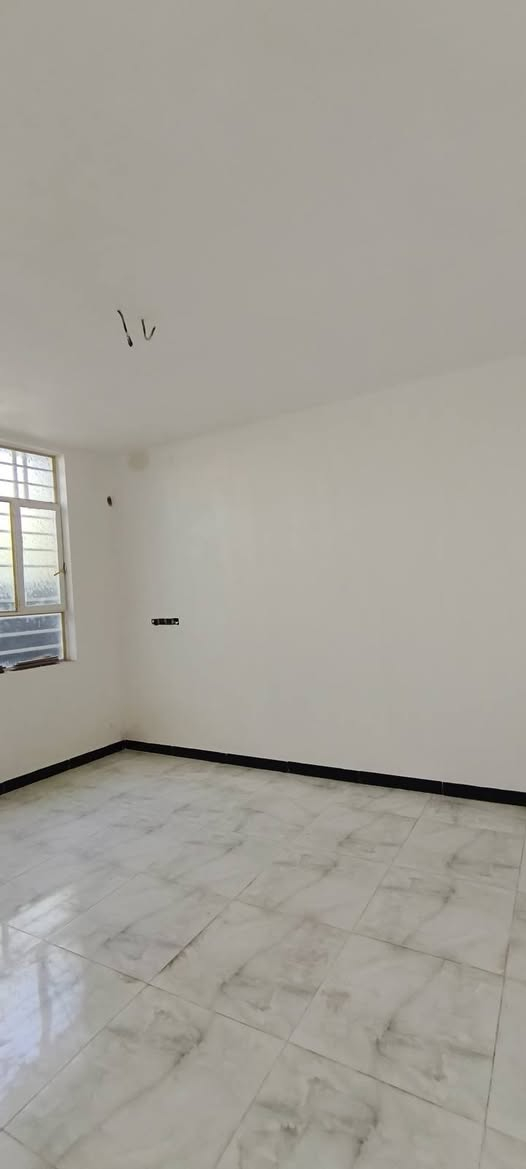 مشتمل طابو زراعي سند 25 مساحته ١٠٠متر مربع بناء جديد درجه اولى غرفه وصاله واستقبال ومطبخ وصحيات داخليه وخارجيه مكانه طويريج خلف الدفاع المدني مجمع الحوراء السكني كافة الخدمات متوفره السعر والتفاصيل إتصل أو راسل ***********
