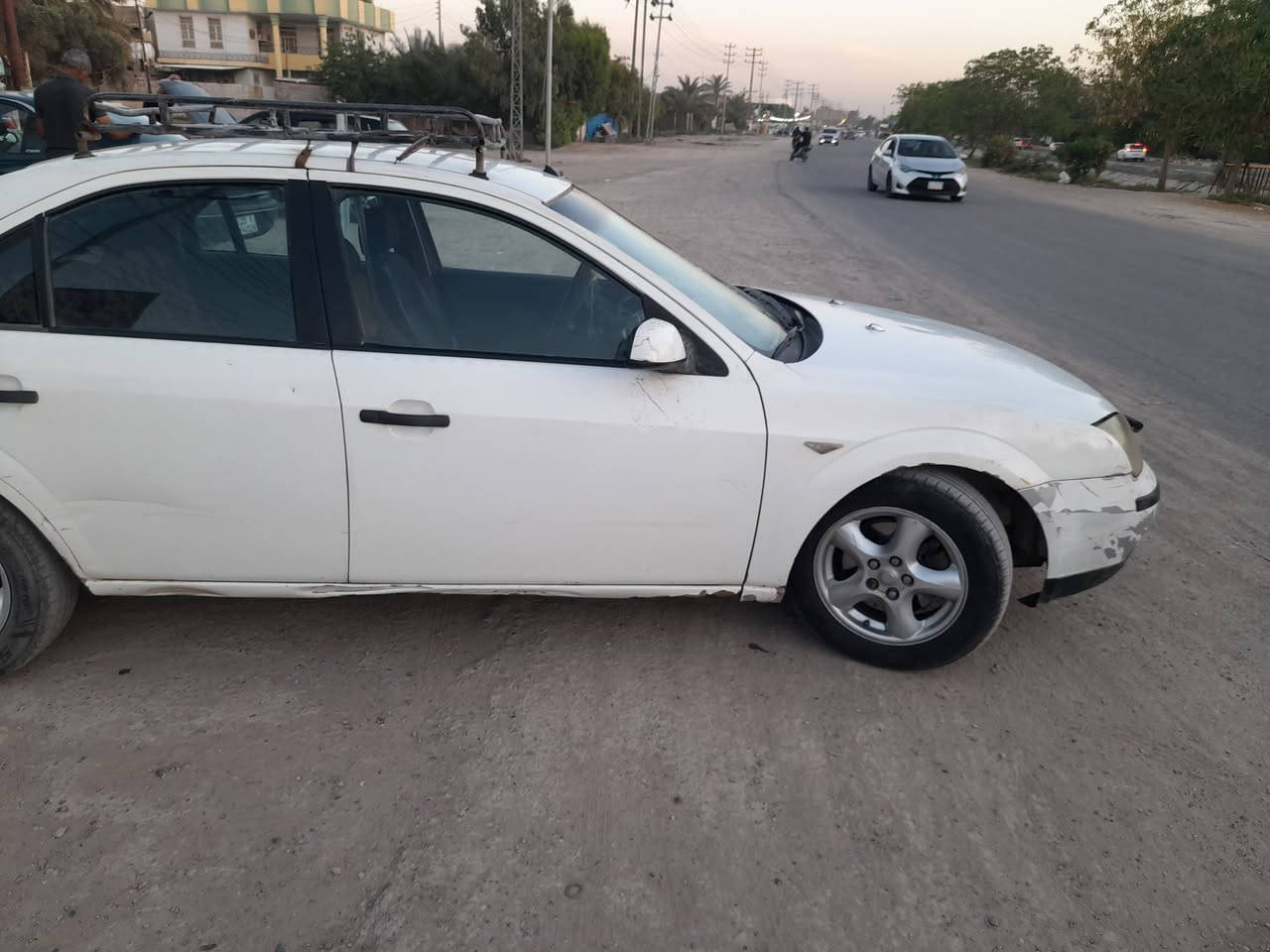 فورد مونديو ٢٠٠٦ للبيع او المراوس حسب القناعة السنوية بسمي ومجددة ٣٠ المحرح يصرف والعقل  احترك وجبتلهة عقل بس مايطابق السياره شغالة وتمشي  ابيعهة على حطتهة السعر ٢٧$وبية مجال الاتصال على هذا الرقم *********** مكان السياره ديالى بعقوبة
