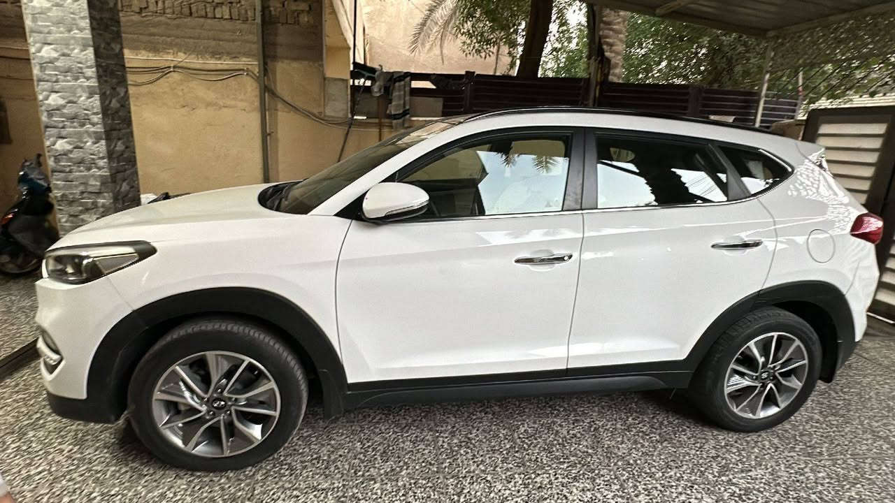 سلام عليكم توسان للبيع خليجي قماره  بانورامه ماشيه ١٣٨ الف سياره جاهزه بسمي تحويل مباشر سعره ١٧٠ $ وبيه مجال لشراي حك الجيه  رقم بغداد  السياره رقم صاحبه ***********
