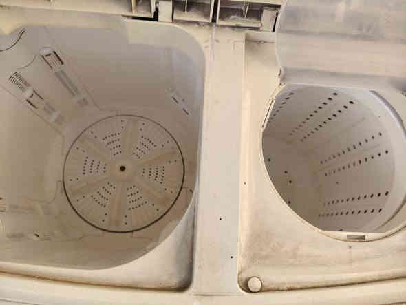 سلام عليكم غساله للبيع شغاله غسل وتجفيف بس التصريف الماء احبل انكطع شغلته سهله 
السعر 40 وبيه مجال شي قليل
دوشك نفرين للبيع السعر 20 وبي مجال مكاني بغداد الزعفرانيه ***********
