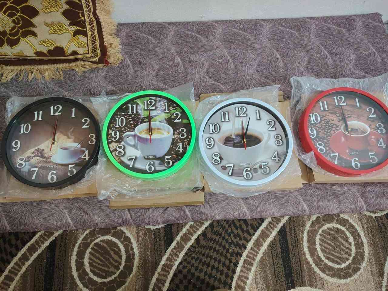 متوفر ساعه جداريه ق30سم اربعه الاوان /***********
سعر الجمله 12 قطعه 50  الف 
المفرد 6 الف مع توصيل داخل تلعفر
