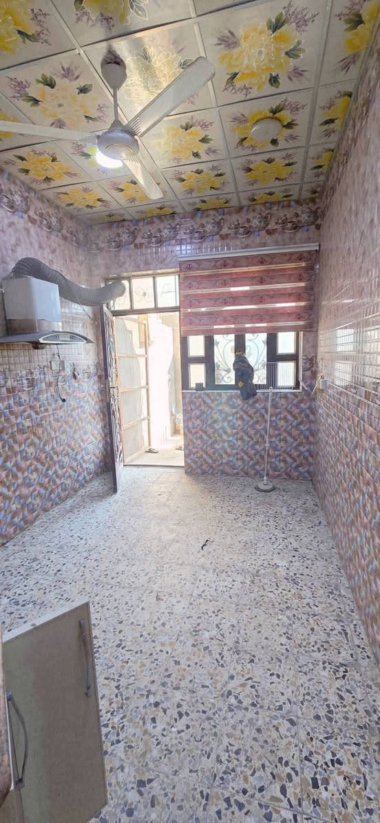 مكتب ولايه علي 

بيت للبيع 100  متر طابو زراعي سند 25 مشمول بالتطويب وترقيم بلديه

اساس وسقف صب كونكريت مسلح بنيان طابوك

مبني فيه غرفه وصاله ومطبخ واستقبال وصحيات داخليه وخارجيه وطارمه ومكشوفه وطابق الثاني غرفه هيكل 

العنوان شارع المطار القديم قرب مدارس سيد حاكم بالفرع 

السعر المطلوب 33 مليون وبيه مجال

للاستفسار اتصال أو واتس اب 
***********
أبو علي العبدلي
