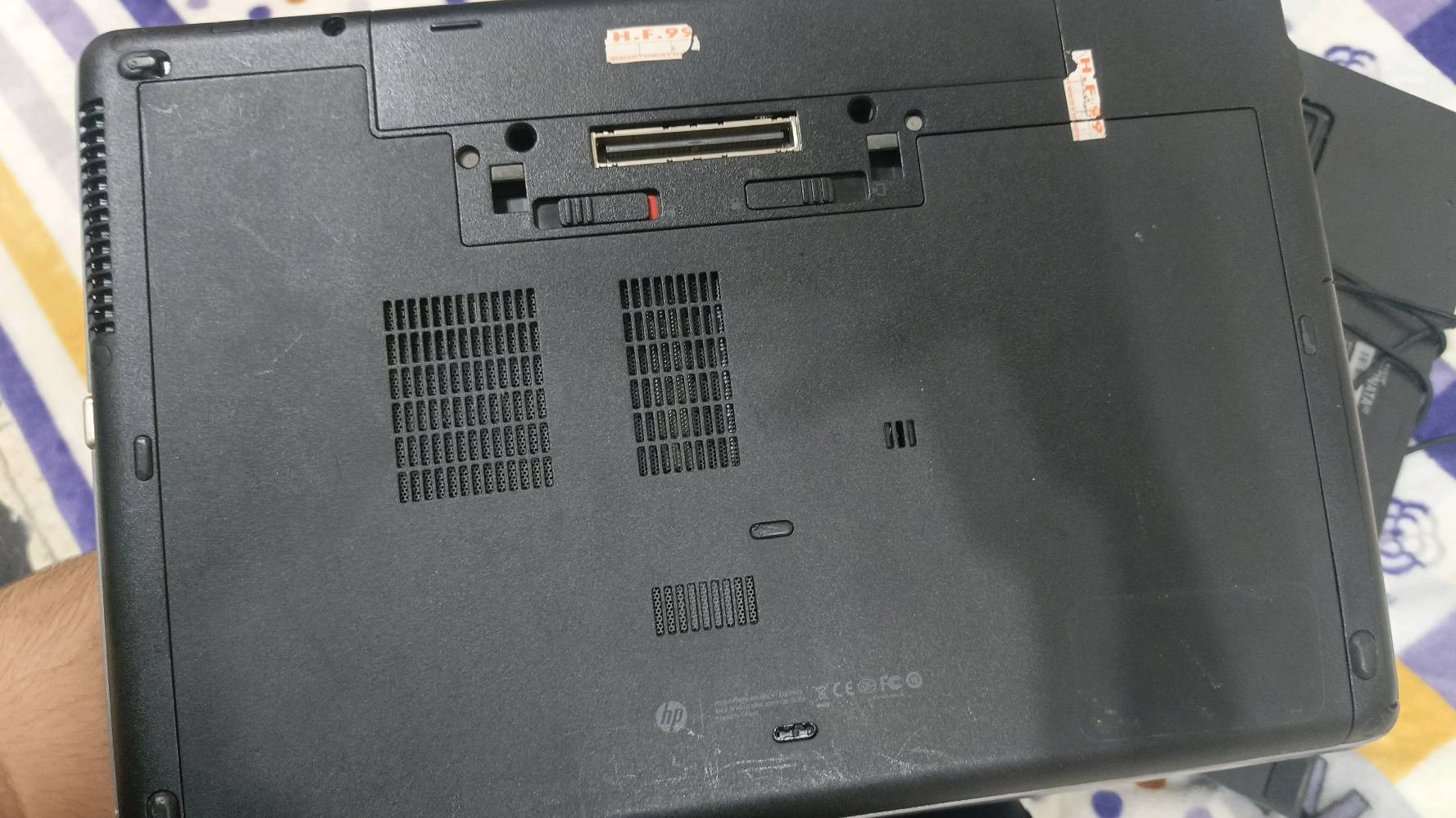 السلام عليكم لابتوب HP للدراسة او للالعاب ممتاز قليل استخدام 
طراز hp
probook 6570
lntel core i7-7600V 
ذاكرة رام 8كيكابايت
HP graphics 620
سعة تخزين 230 كيكابايت
مع. ملحقات
 لاقطة ومقوي النت القوي
شاحن الاصلي 
ماوس هدية 
وكيبورد رايزر الاصلي ار جي بي
السعر 200 وبي مجال قليل كلش 
الاستفسار ***********