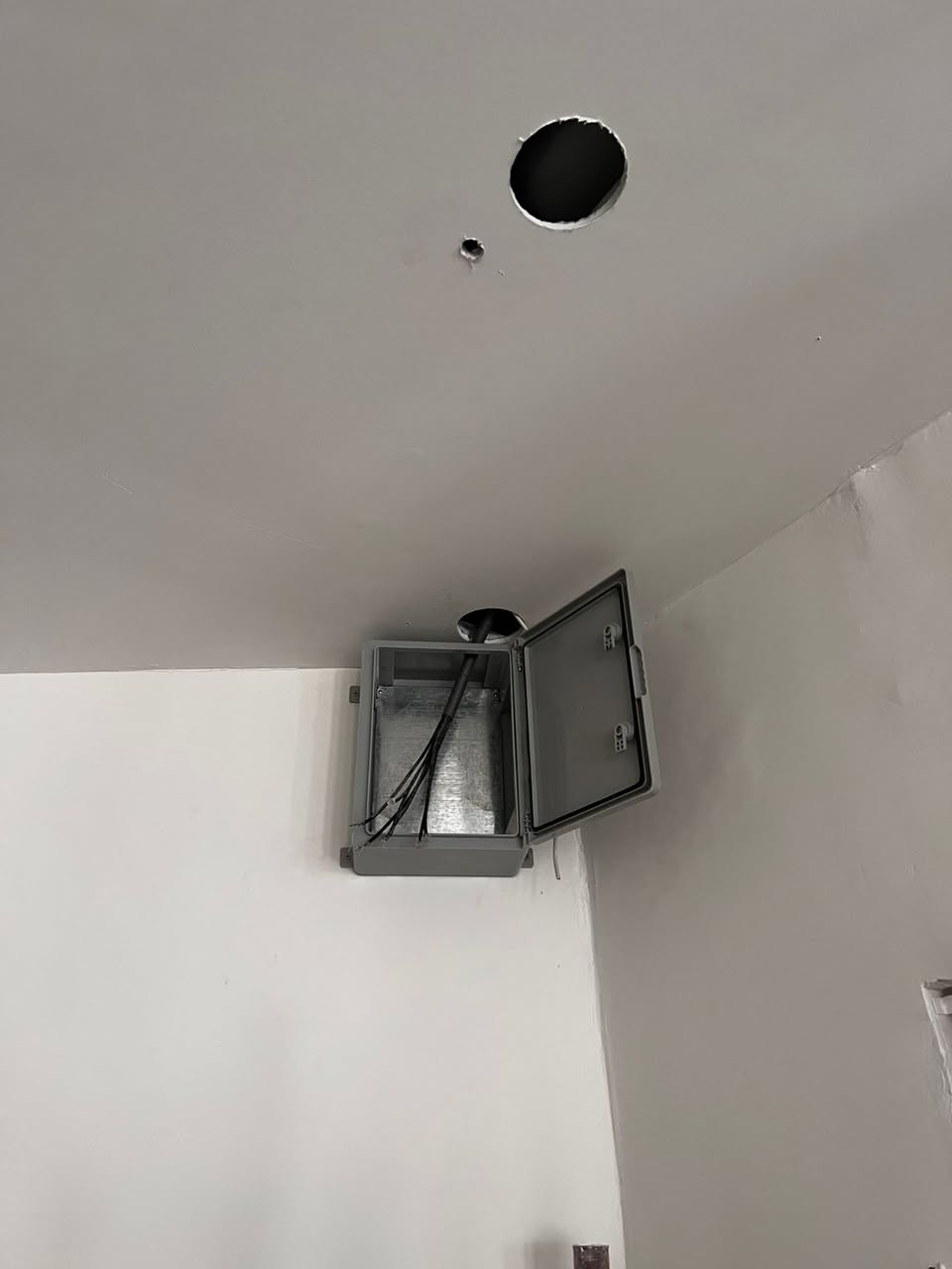 جانب من اعمال شركه العدسه الحديثه في محافضه البصره جامعه البصره باب الزبير تنصيب كاميرات نوع داهوا 
عدد130كاميرا عمل درجه اولى مع اعطاء ضمان الصيانه والمود  
مستعدون لتجهيز ونصب كافه المشارع للاستفسار ***********
