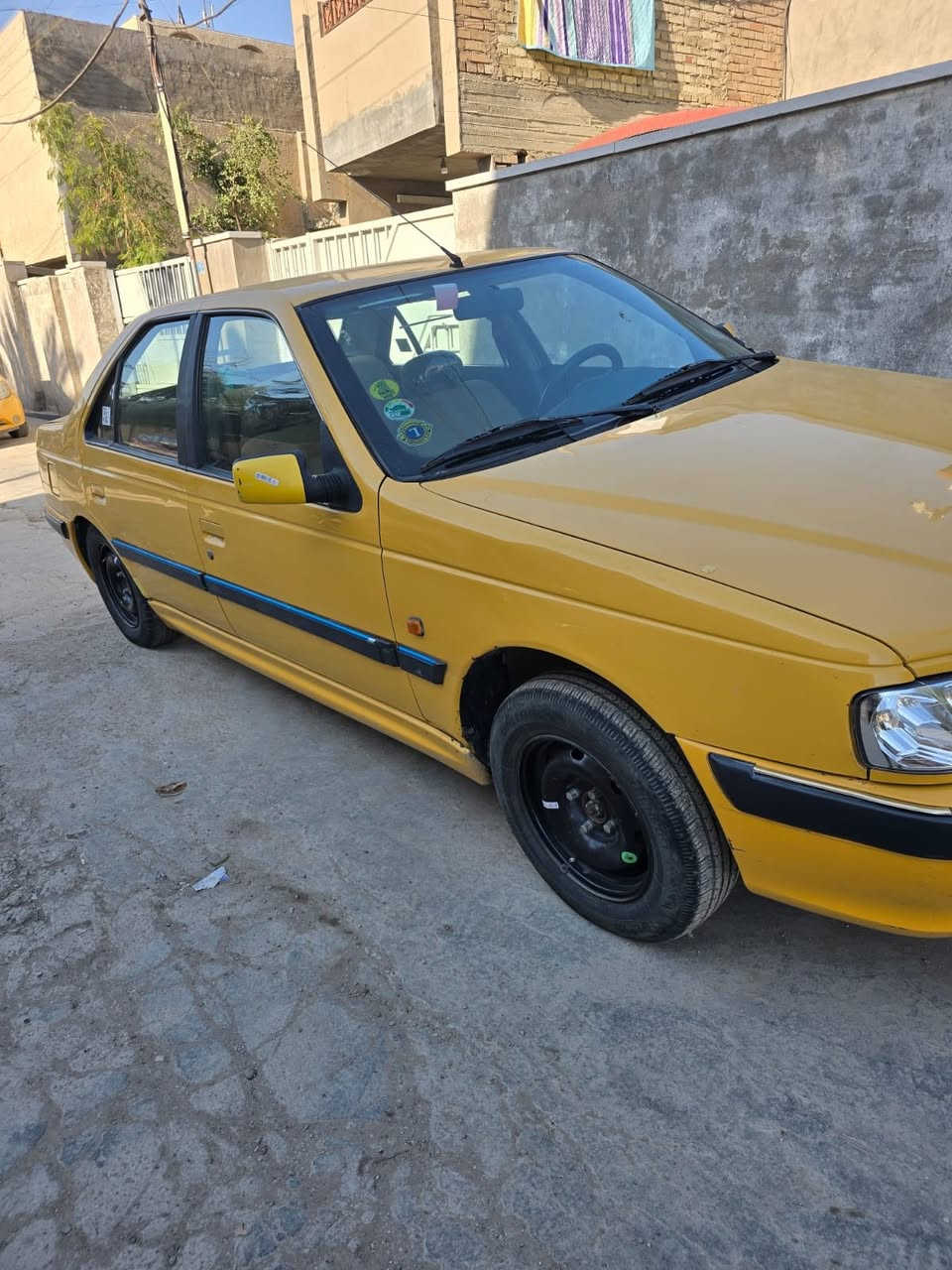 بيجو بارص مديل 2015 

السيارة مكفولة لا حادث لا تبديل 
باستثناء بارد بمكانين 
حدادية جديدة - دوشمة جديدة 
منظومة تبريد جديدة 
محرك خير من الله - اكو قره بالكير 
السيارة بأسمي سنوية لـ 28 
وبيها مجال حگ الجيه 

السعر 47 
***********
