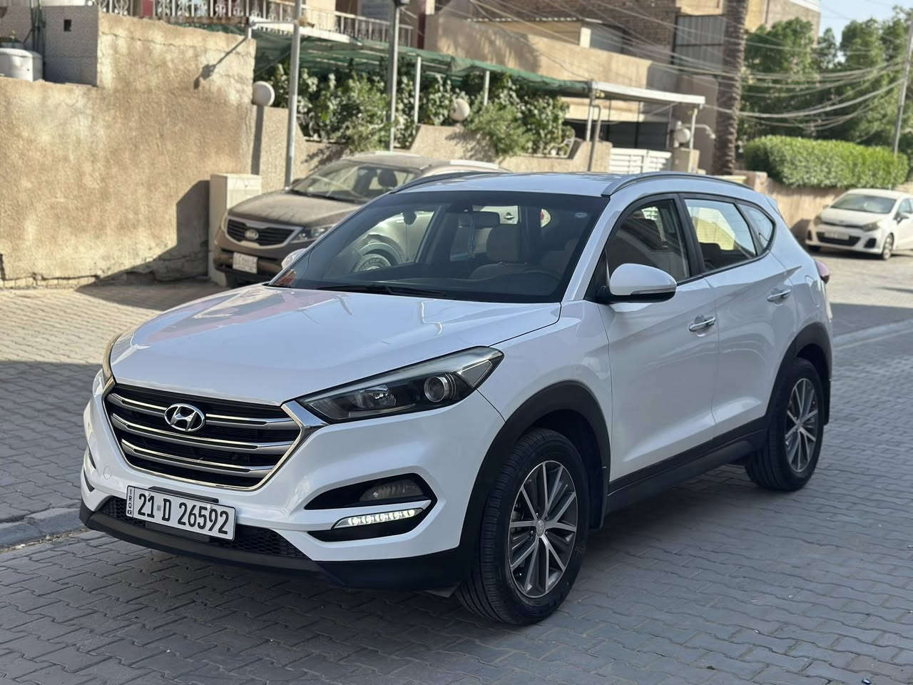 سلام عليكم
للبيع او مراوس
توسان 2018 خليجية
رقم سليمانية ب اسمي شخصياً
بيها صبغ نص باب السايق والباب العكس ورة السكن مبدل بلادي نفس لون اصلي
ماشية 93 الف
جديدة وجاهزة بدون اي نقص
السعر  #165 ورقة
مكاني بغداد الجديدة
‎0772 270 4434 مصطفى
