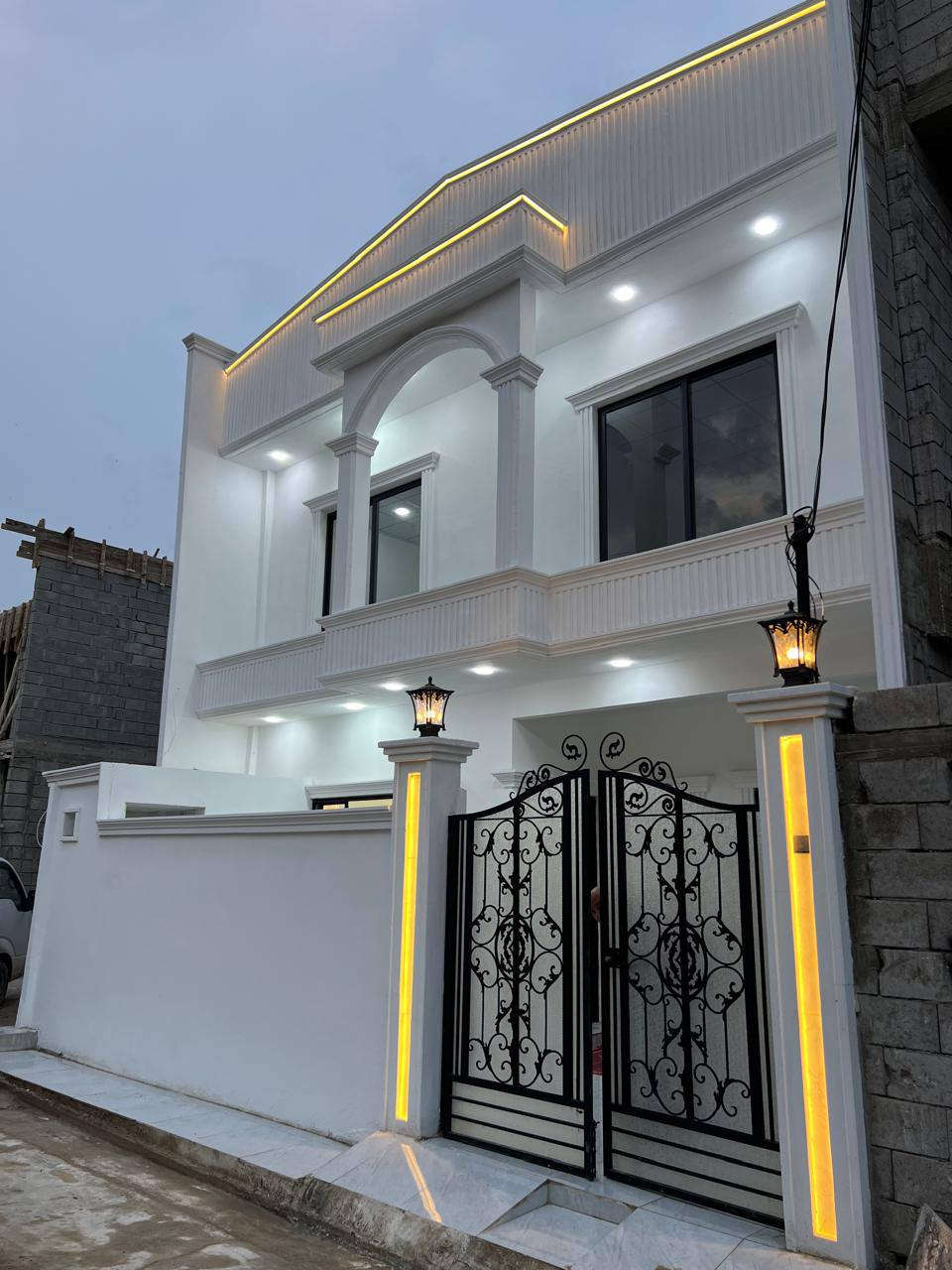 عروض مكتب انوار الخير 
دار للبييع حي الملاين الثانيه
مجمع الملك 
مساحه ١٨٠ متر طابقيين 
يتكون من استقبال ومطبخ وهول
وصحيات و٦ غرف نوم
خدمات كامله ماء كهرباء تبليط 
زراعي نموذج ٢٥ حق تصرف
سعر ١٢٥ مليون ومجال
اي استفسار الاتصال عل ارقام
***********
***********
عنوان المكتب مقابل باب الكمرك 
مجاور شقق البناء جاهز
