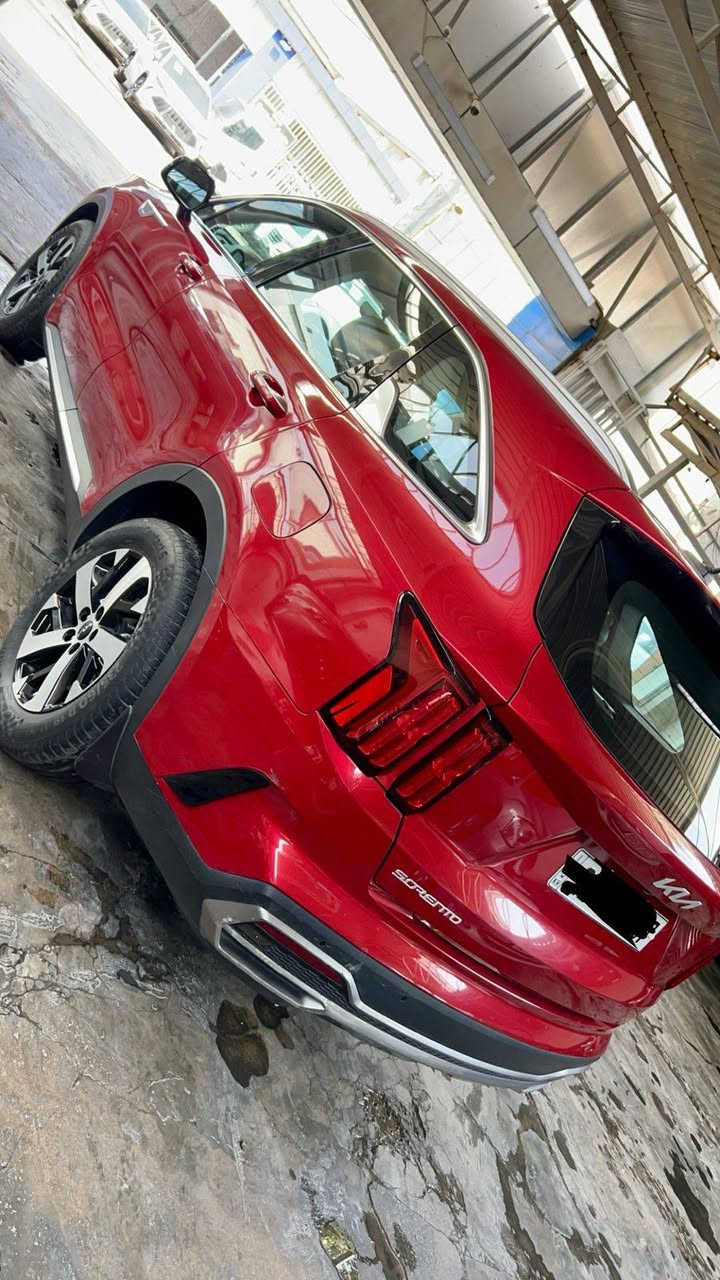 السلام عليكم سورنتو ٢٠٢٣ خليجي مكفول من الصبغ والتبديل عدا بارد بلباب الخلفي الأيمن  ٤سلندر محرك ٢٥٠٠ سقف بانوراما صندوق كهرباء داخل جلد مقعد كهرباء ، تحكمات كامله ،مثبت سرعه، تبريد شاشه ، سايدبريك دكمه  ،حساسات أمامي خلفي ،مانع انحدار،AUTOHOLD، DRIVEMODE، السياره بصمه ،تشغيل عن بعد ، أبواب بصمه ،مري كهرباء ،اشاره بلمري ،شاشه كاربلاي ،شاحن وايرليس ، مانع تزحلق ،كامره خلفيه ، ويل 18، لايت اربع عدسات وكشافات أمامي خلفي ،ماشيه ٧٦٠٠٠كم ،رقم أربيل الجديد بأسمي السعر ٢٣٥٠٠وبيه مجال للاتصال ***********
