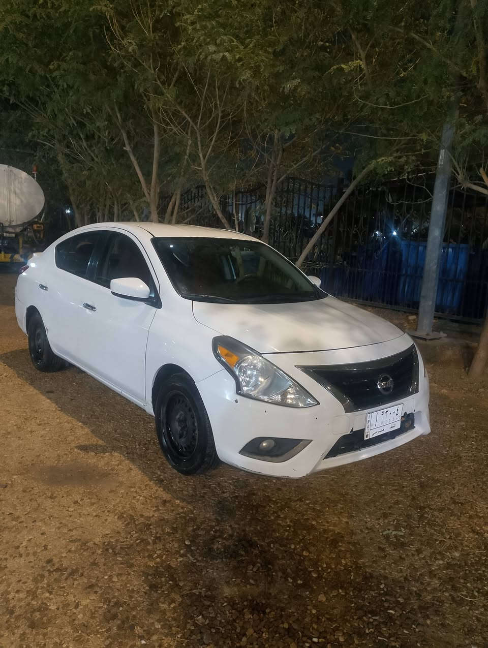 السلام عليكم نيسان فيرسا موديل 19 للبيع وراد أمريكي حادث فقط جاملخ الامامي ايسر رقم نجف المكان النجف الكوفه العسر 95وبيه مجال قليل 
رقم الهاتف ***********
