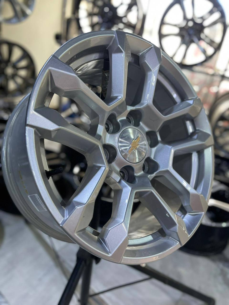 السلام عليكم ويلات اصليه حجم 18  تاهو موديل 25
***********
