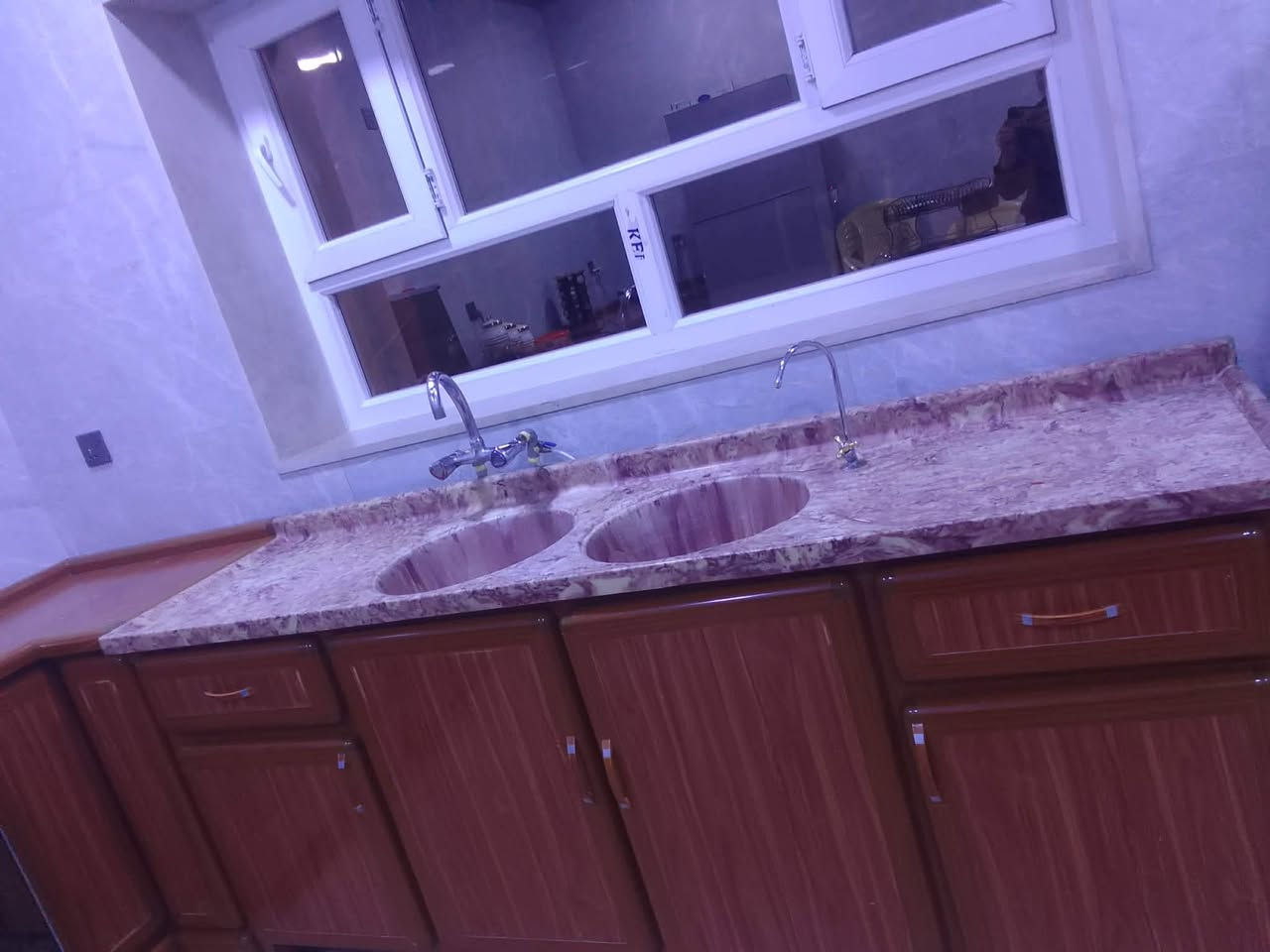 مرحبا عدنا ثلاجه كاونتر للبيع
***********
