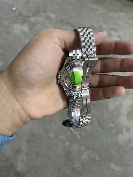 السلام عليكم ورحمة الله وبركاته….
رولكس ببسي 
كوالتي فول ضد الماء 
مختومه ختم
تيتانيوم75‎%‎
سعرها 55الف مع التوصيل وبيها مجال للشراي 
أتواجد خاص +واتساب***********🌺🌺
يوجد توصيل كافه المحافظات🌺🌺
