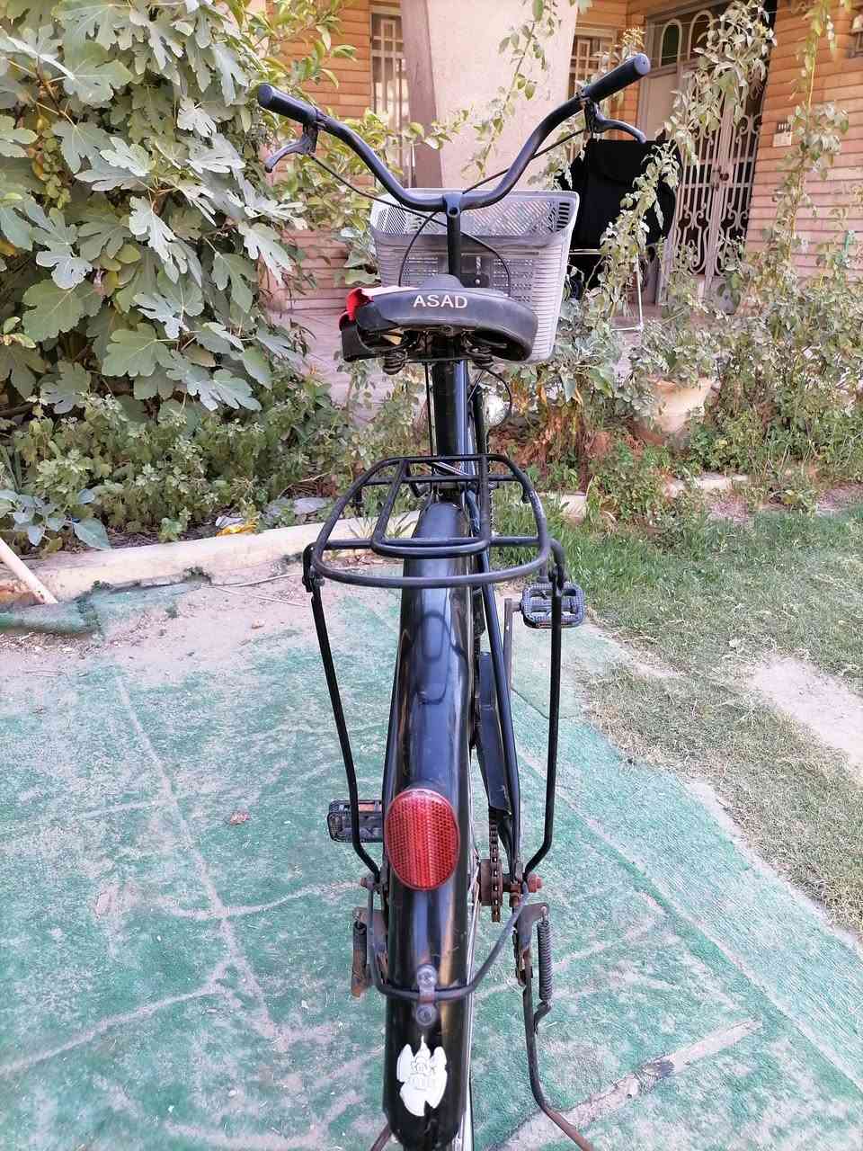 السلام عليكم
بايسكل ياباني حجم 27
 لون اسود. نضيف مثل ما موضح بصوره 
سعره كلش مناسب 
الاتصال ***********

