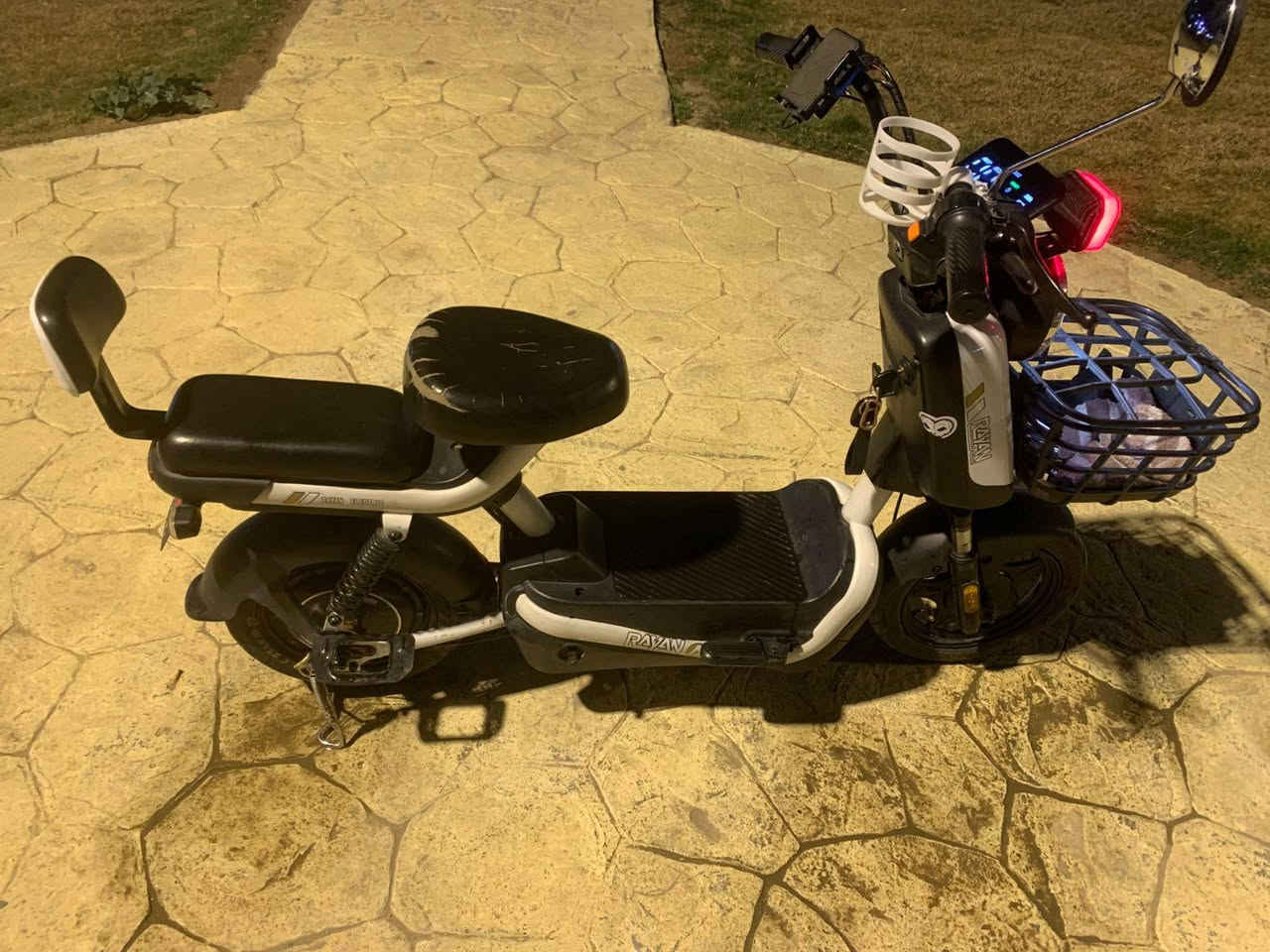 سلام عليكم دراجه ريان حجم ١٤ لون ابيض نظافه ٨٠ ٪؜ اربع بطاريات والدراجه موديل ٢٤ فقط بيه عطل اشاير واكفه العنوان دوره ابو دشير للأستفسار فقط ماسنجر


**إذا كنت صاحب هذا الإعلان وتريد حذفه لأي سبب، رجاءا أرسل رسالة إلى الدعم الفني**