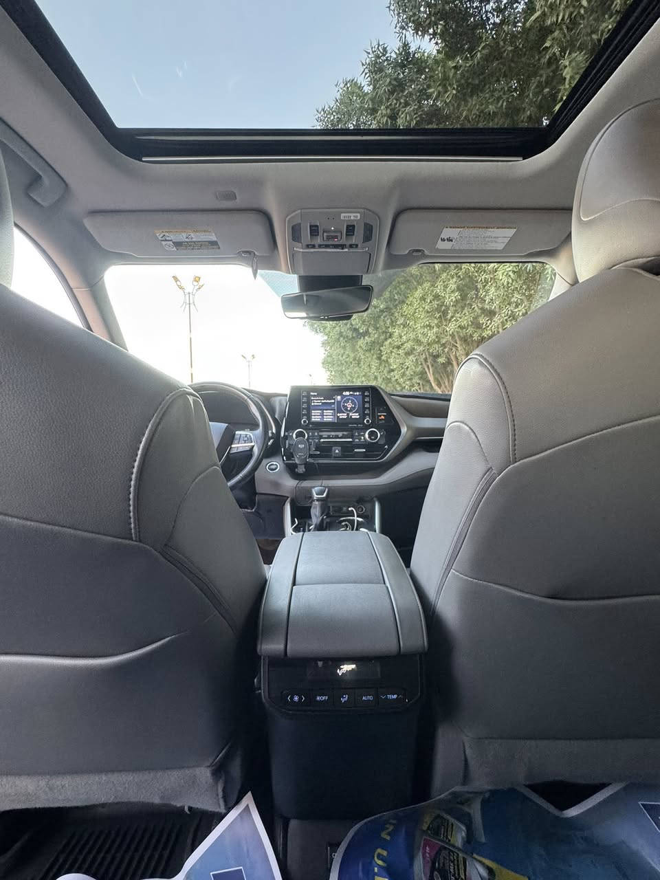 سلام عليكم 
انضف هايلاندر
مديل 2020
ماشيه 16الف 
محرك 6سلاندر
حادثهه ربع دعاميه 
بدون قطره صبغ
XLEفول الفول
رقم بغداد بسمي 
سياره جديده بمعنه الكلامه
مكاني بغداد 
سعرهه 290وبيهه مجال بصيط
الهاتف ***********
