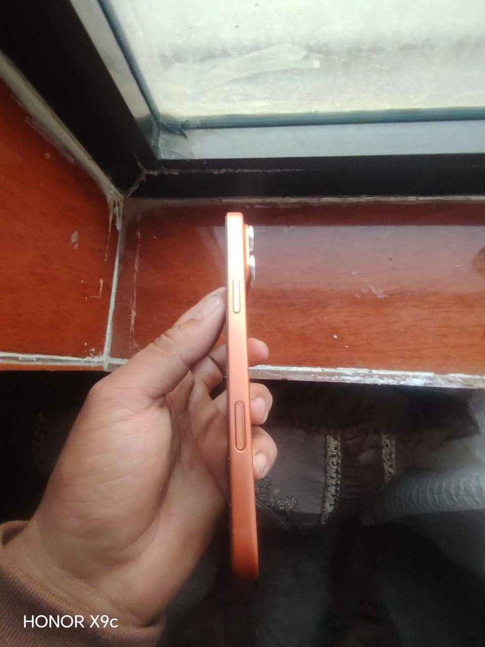 من رخصت الدمن
ايفون 17برو ماكس 
نضافه 100/100
جهاز بلادي
شركه كوبي ماستر 
بطاريه مثل ما موضح بل صوره 100/100
جهاز  كامل ملحقات  
مكاني القائم  حي صناعه وبيعك وجه الوجه 
رقم الهاتف  ***********
بي واتساب
