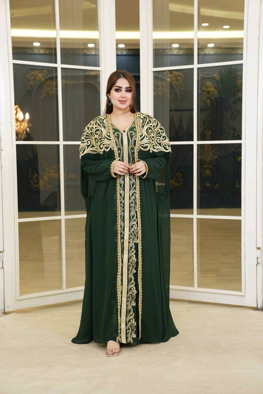 قفاطين مغربية♥️
 🪄الشغل تطريز حاسبة🧵🪡
🎗️مڪون من 3️⃣ قطع
←فستان داخلي شيفون مبطن بفيزون
←بشت خارجي شيفون 
←مع احزام

🎨🎨 الألوان :-الصورة
🎗️التلبيس :-  من وزن 60 الى وزن110
السعر 55 الف 