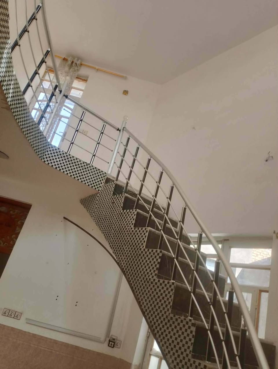 للبيع دار ١٠٠ متر طابو زراعي الشارع الاول  قطع هيثم الجبوري  في ابي غرق بناء حديث واجهه ٥ متر للاستفسار الاتصال *********** مكتب الضاحية للعقار
