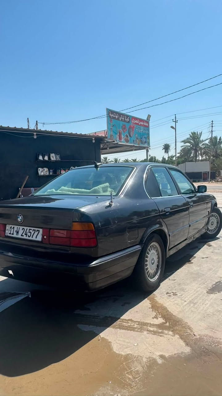 بي أم دبليو 525
مديل / 92 
مكينه مسكر كشر نضيف 
سياره كفاله عامه 
تبريد تدفئه كله شغال 
لايت زنون 
تخم تاير جديد 
كشنات جلد 
رقم بغداد دولي انكليزي 
تحويل ملكيه ثاني يوم عنوان بابل 
الرقم / ***********
