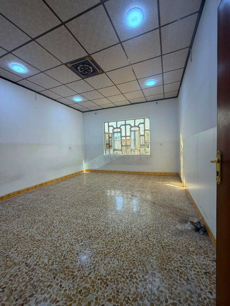 🏡 دار للبيع في حي البكر 🏡
حصرياً حصرياً حصرياً 
📍 الموقع: حي البكر – موقع مميز
📐 المساحة: 117 متر مربع
📏 الواجهة: 7.5 متر

✨ تفاصيل الدار:

* مكونة من طابق ونصف.
* الطابق الأرضي: كراج، هول، استقبال، مطبخ، صحيات، وغرفة نوم.
* الطابق الثاني: غرفة نوم مع سطح.

📞 للاستفسار والاتصال:
***********
***********

📍 عنوان المكتب:
حي البكر – سايدين الكنيسة
تايتنك عقارات أرض الملوك
