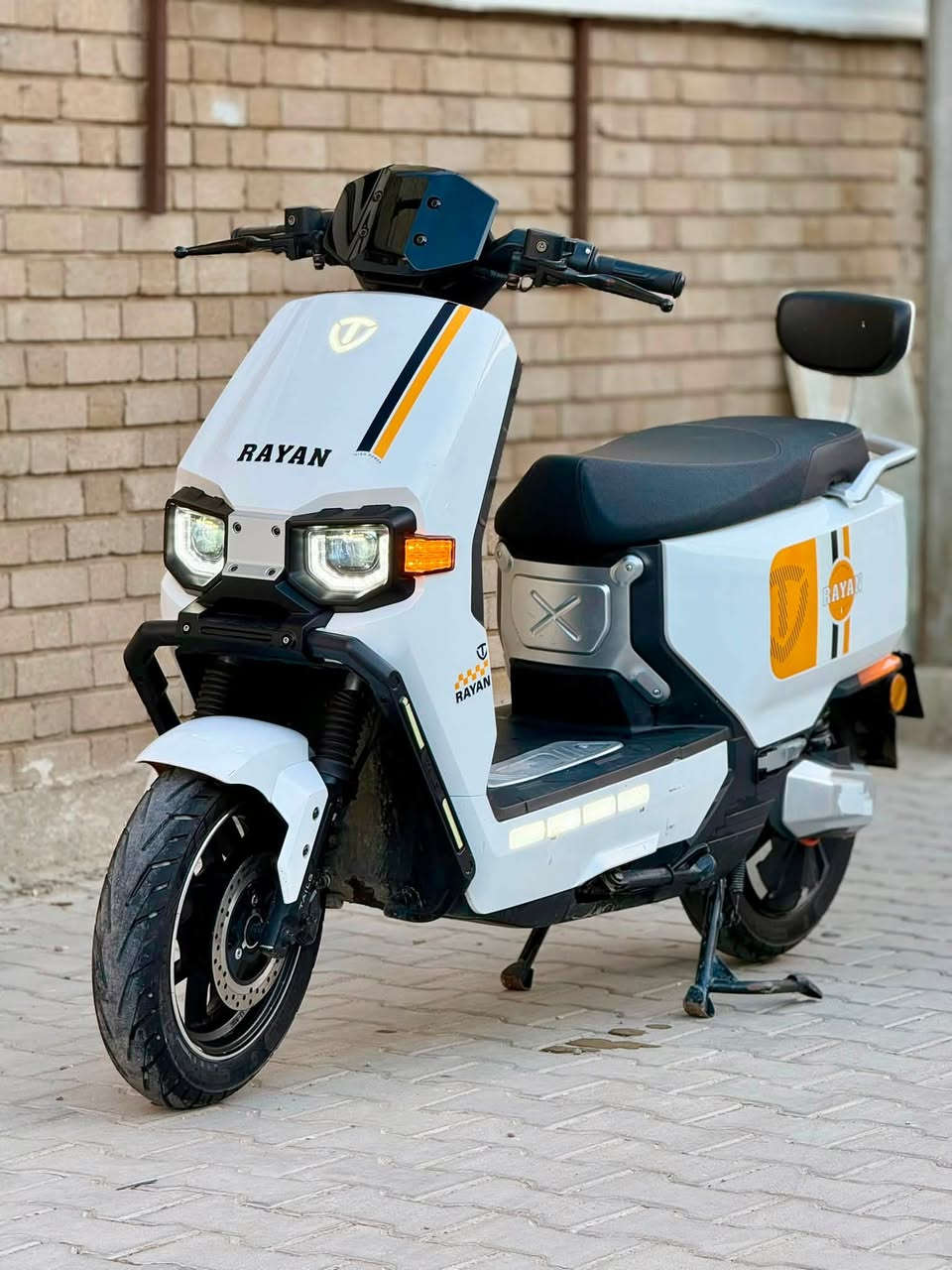 السلام عليكم ✋🏻للبيع دراجه شحن 🛵نوع ريان وحش الكون موديل2025 استخدام قليل 
6 بطاريات مسطره 🔋شرط الفحص 
ملف 2000
سرعه 80⚡️
نضام بارك🅿️
نضام بك
شاحن تلفون🔌
مثبت سرع رقم الهاتف☎️*********** السعر💵900الف وبيه مجال 
العنوان📍بغداد الكرخ الاولى الوشاش مقابيل مستشفى الطفل
