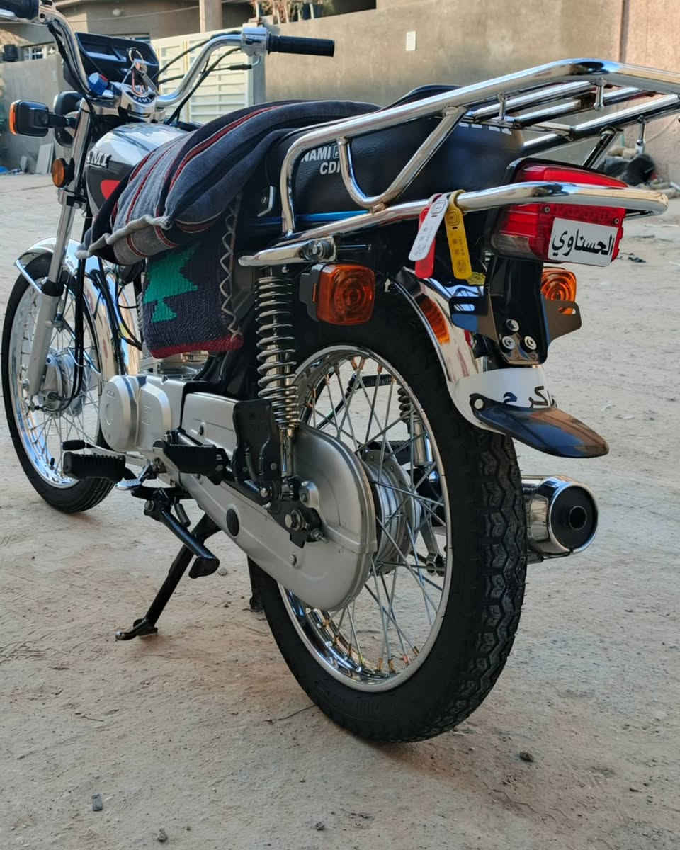 السلام عليكم للبيع أو المراوس بـ شاينگ أو دايون حسب القناعة دراجه أربعة گير شاصي ارشا 19 اوراق والتعميرة شلامچة 25 الدراجة كاملة مكملة تخبل نظافة مال طالب مدرسة اروح واجي بيها  السعر 975 وبيها مجال مكاني كربلاء حي الاطارات للاستفسار اتصال ***********
