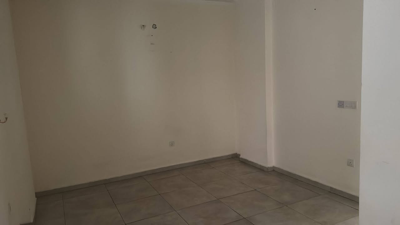 شقة للايجار 

الموقع /مجمع السلام السكني 

المساحه/113م

المواصفات 
طابق عالي
اطلاله على الحديقه بإطلالة مميزة لايوجد بنايات مقابل الشقة
2غرف نوم 
2حمام
صاله
مطبخ موثث بكاونتر 
معزولات 
مجهزة بسبلت 

سعر ايجار/600,000 قفل 

زيد عقاري/***********
