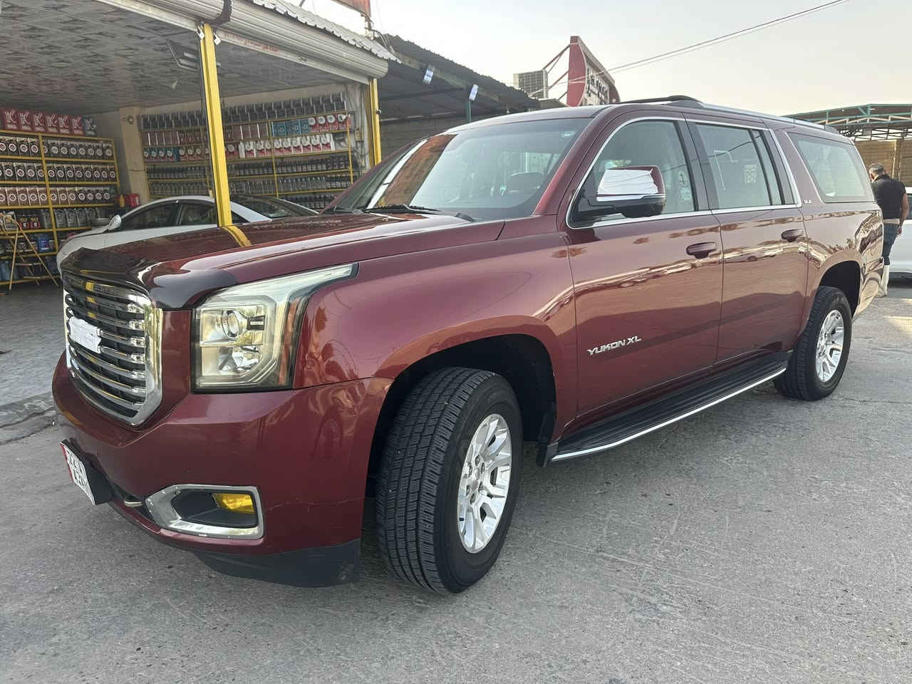 السلام عليكم
جمسي 18 للبيع مكفوله من الصبغ بيها شويه بارد بالجاملغ الامامي الايمن السياره خير من الله مكينه جديده وكير جديد تخم تاير مشلن دوشمه جديده السيارة جاهزة العنوان الرمادي …
***********
