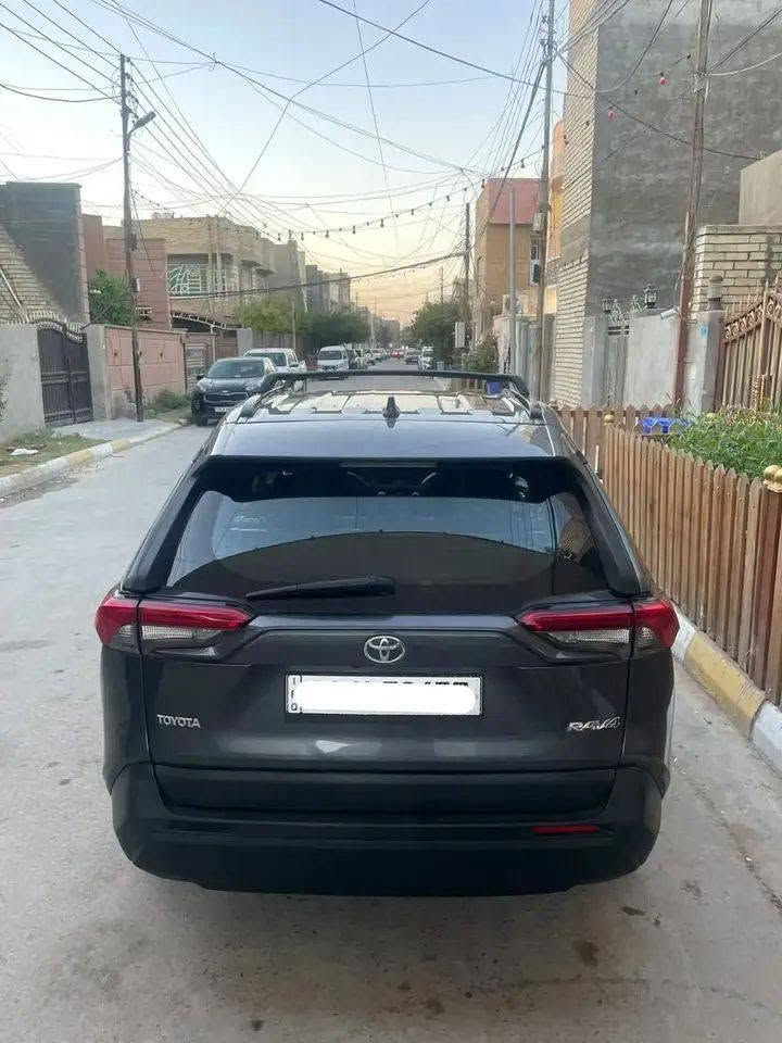 السلام عليكم
راف فور RAV4 للبيع او المراوس بأقل 
الفئة XLE Premium
موديل ٢٠٢٠
اللون رصاصي
بسمي تحويل ثاني يوم رقم بغداد الجديد
المواصفات
١. فتحة سقف سلايت روف
٢. تو ويل
٣. وضعيات قيادة متعددة
٤. جنطة كهرباء
٥. رادار امامي
٥. رادار جانبي
٦. تحديد مسار
٧. قيادة ذاتية
٨. اوتو هولد
٩. سايد بريك بصمة
١٠. محرك بانزين ٤ سلندر ٢٥٠٠
١١. لايتات زنون بلاد
١٢. لايت العالي اوتو
١٣. تسخين ماء الماسحات
١٥. نظام اقتصاد الوقود
١٦. نظام اطفاء المحرك اثناء التوقف
بجم كبس مملعوب بي سياره جديده 
السيارة ماشية 32الف قابل لزياده
وارد امريكي حادثه جنطة تبديل نفس اللون وجاملغات الخلفيه صبغ
صور الحادث مرفقة 
بغداد 
للاستفسار الاتصال على الارقام
***********
***********
