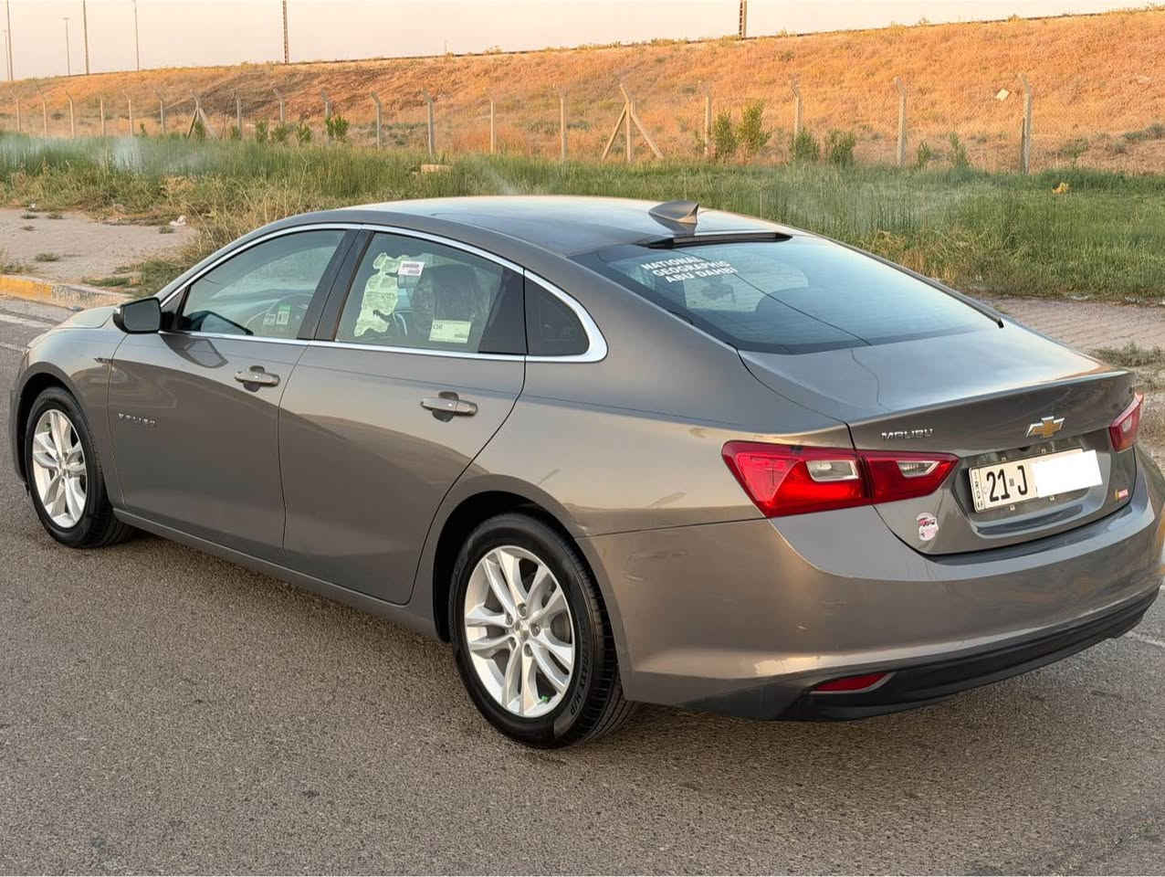 لون نفطي فاتح ‏Chevrolet Malibu
موديل 2017 وارد امريكي
📞🩶*********** ***********
حجم محرك 4 سلندر 1500 توربو 
 محرك بشرط لا صرف ولا بخار  
رقم سليمانيه دولي سنويه هزه جديد لل 2029 
صدر امامي خلفي جديد كهربائيات كل شغال تبريد شغال تخم تاير جديد 
مواصفات LT  
ويل كروم فتح بيبان صندوق بصمه تشغيل بصمه شاشه كاميره خلفيه تحكم ستيرن طرفين كوشن كهربائي تبريد قطعتين وباقي مواصفات معروفه 

صبغ:.1 قطع بوند بدون دواخل شرط بجم كبس راديترات بلاديه
سعر..(89$) وبي مجال لطيبين
مكان السياره:.كركوك📍 كركوك, العراق
