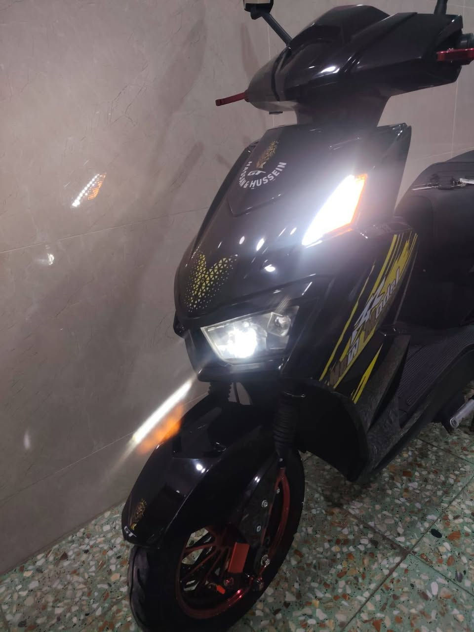 سلام عليكم سكنس رياضي GT..
6 بطاريات كبار . فول 
نظام 4 سرع .
سرعه 99 .
نظام رجوع لخلف R..
تشغل بصمة +كرت 
دبل اشاره .
ملف 3800. رياضي .
ويل 12 رياضي ..
السعر 725..
مكاني ابو غريب يم مجمع بدور بغداد السكني .
***********
*********** متوفر واتساب
