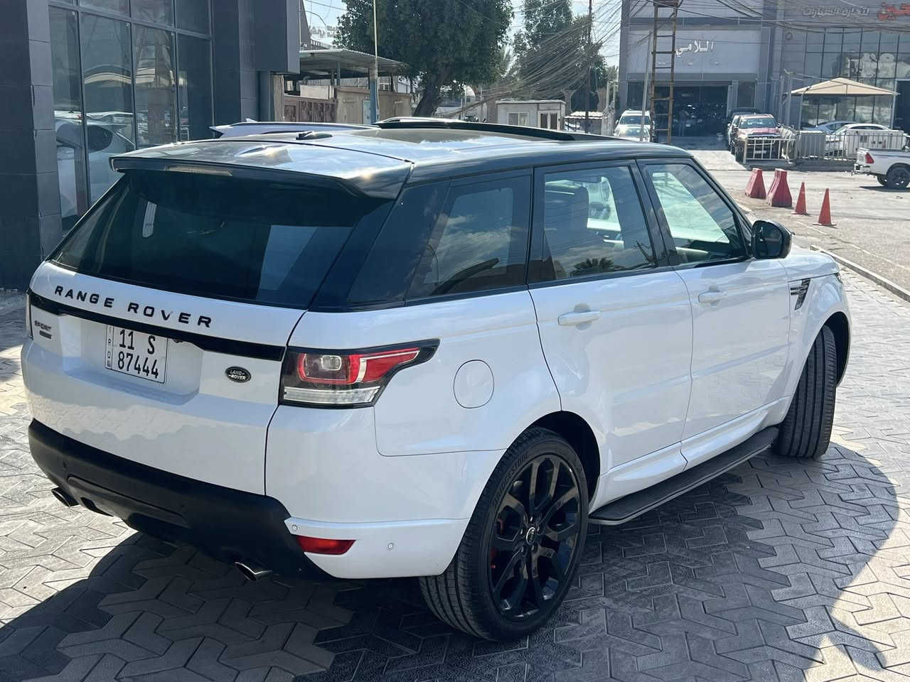 السلام عليكم ….
🔺رانج روڤر اوتوبايغرافي ..داينميك 

🔻موديل:2014 

🔹ماشية: 88 الف كيلو بعدها جديدة لوكك

🔸8 سلندر سوبر 

🔷كير مكينة بشرط مكفولات برغي ممفتوح بيها .👍🏼

مواصفات : فول  ميحتاج اذكرها كلها ( بانوراما ،، ابواب شفط ، شاشات خلفية،، كامرات ٣٦٠،،كشنات امامي خلفي تدفئة تبريد ،،ثلاجة،،، وباقي مواصفات الرانج الفول )

🔶السيارة خليجية وكالة بدون تبديل بيها بخ بربع جاملغ خلفي والباب الخلفي بدون فتح ..

🟥عليها سيرفس كامل وكلشي مفاتح ولا مبدل بيها ( لاتنقص ميي ولا دهن..) على وضع الشركة ميكانيك ..جوبلسات بلاديه لا مفتوح ولا مبدل ..تايرات برجستون اصليات وكالة..
( كير+ مكينة+جوبلس+شفط ابواب) وكالة تاخذ متصرف ربع على ايشي من هذني 

السيارة كلش جديدة تاخذها ربع متصرف عليها 

📍مكان السيارة : بغداد …

السعر : 30,000$ وبيها مجال بسيط 

رقم وهزة جديد بإسمي ( ثاني يوم تحول)

☎️شراي خابر وتدلل : ***********

وبي واتساب ♥️
