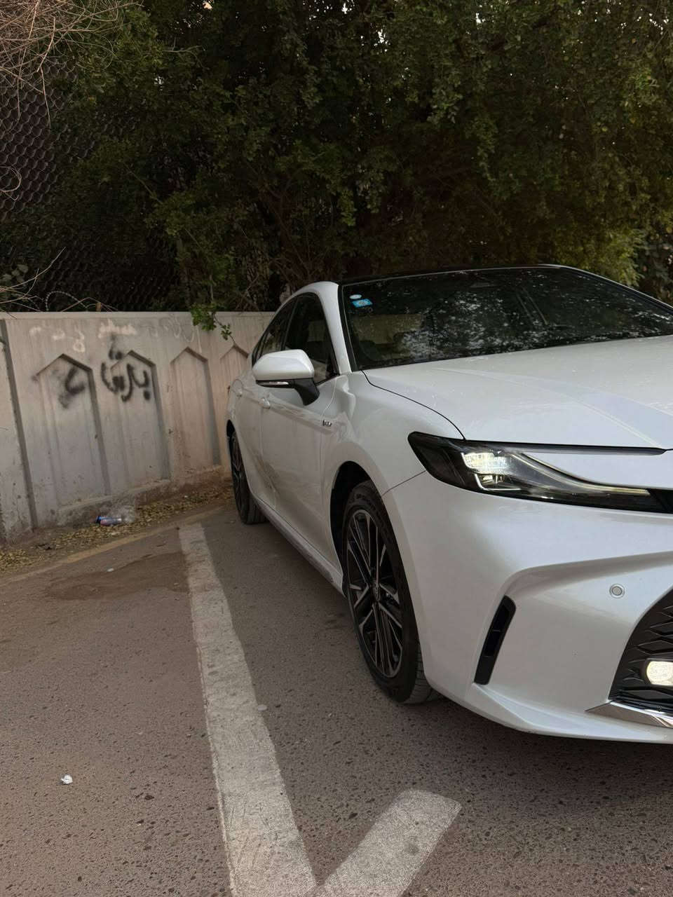 تويوتا كامريGLE   2025 ♻️
‏Toyota Camre   HEV 2025 ♻️هايبرد
عداد المسافه km
19500 الف
بلد المنشأ : خليجي SAS تحت الضمان
سعة المحرك 2,5L هجين
مقاعد جلد + كهرباء + تبريد 
شاحن موبايل اصلي (وايرلس)
رادارات جانبيه
لد امامي ليلي ونهاري
لايت زينون LED + بك لايت LED
اشاره مرايه 
مفتاح التشغيل بصمة + دخول ذكي +صندوك بصمه
شاشه الحجم الكبير
أوضاع القيادة  Drive Mode
حساسات ضغط اطارات
تبريد شاشة مناخين منفصلين 
قطعتين تبريد
هاند بريك كهرباء 
كروس سرعه
‏ Auto Hold  أوتو هولد 
انظمه القياده :سبورت ،نورمال،eco
فقط بارد  بسيط بالجاملغ الخلفي وحافه الباب وموضح بالصوره + فديو
السعر 28.000$ وبيها مجال 
الموقع بغداد حي الجامعه 
رقم الهاتف ***********
