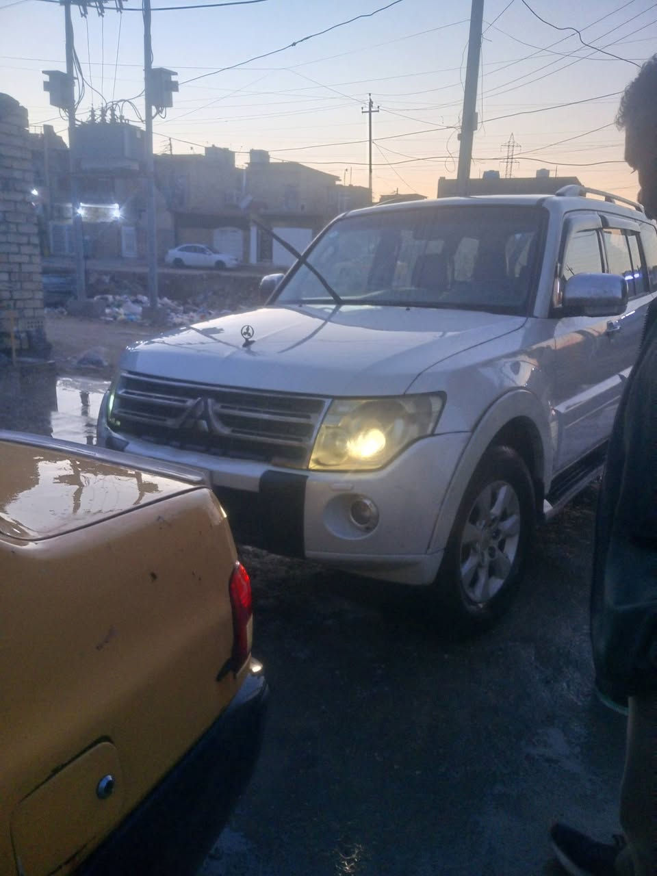 سيار باجيرو البيع 2009 ضربة بس يم الآيت محركهة بلادي تايرات نضيفة مكان الشعب السريدات كشن نضيف*********** متواجد واتساب ومازنجر سعر 130ورقه
