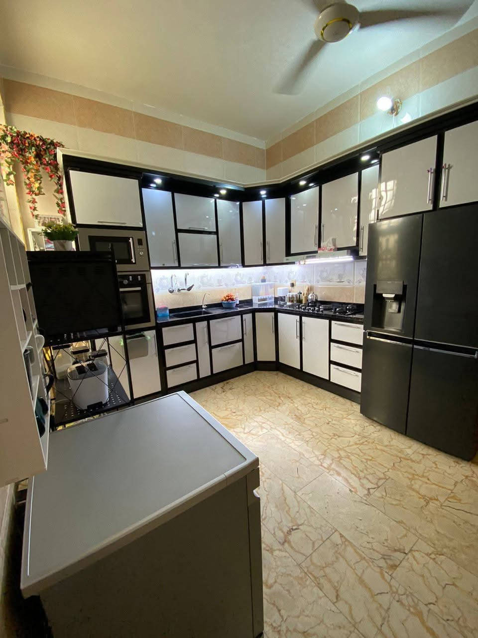 ‏‎‏‎دار  للبيع او المراوس النجف الاشرف
حي الجامعه
مساحه الدار  ١٠٠ م 
شارع ١٠ موقع ممتاز 
طابق ونص
قرب مدرسة الرفاه 

‏‎  للاستفسار مراجعة مكتب العطاء للوساطه العقاريه في حي الجامعه سايدين سلام-جامعه 
مقابل مجمع زيد و حسن

او الاتصال 
‏‎*********** (يتوفر واتساب)
