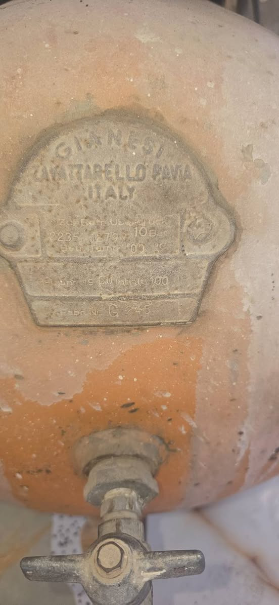 كنبريسر للبيع حجم ١٠٠ صناعه إيطالي السعر ١٥٠ الشراي يجي خاص او ينتصل عله الرقم ***********العنوان حله حلة, بابل
