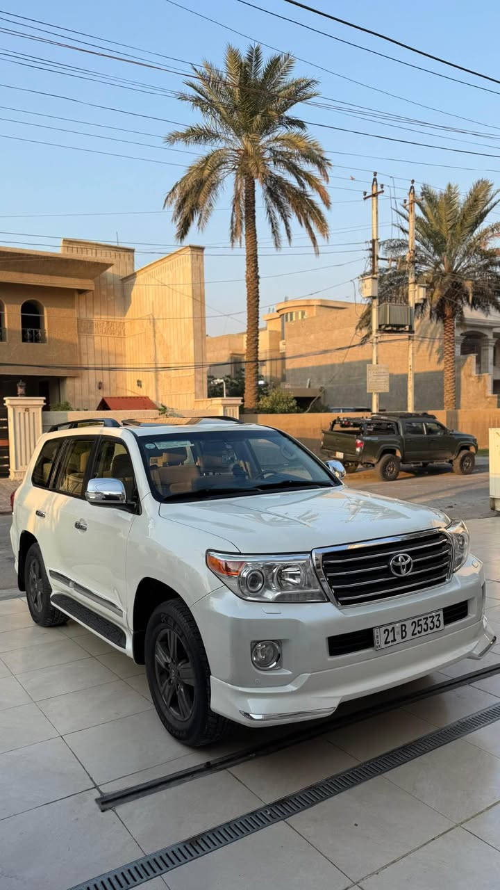 2015 Toyota Landcruiser 

سلام عليكم

لاندكروز 2015 جيهان اول مالك 
GXR v6
مكينة 6 سلندر
رقم سليمانية باسمي
ماشية 138 الف حقيقي

سبير وعدة مال شركة 
على ايد وحدة من هيه زيرو 
مكينة كير حداديه تخم تاير باتري كهربائيات كلهن جدد 
كفاله من الصبغ والتبديل 

بيها بارد جوه قبغ البانزين

المواصفات:-
سلايد فتحة
ثلاجة 
كشنات كهربائي ثلاث دكم
شاشة + كامرة + حساس امامي خلفي  
تحكمات ستيرن 
مري شفط
8 ايرباك 

نظام فور ويل 
تشغيل عن بعد 
تشغيل بصمة وابواب وجنطة
وباقي من المواصفات معروفة

مكانها بغداد سيديه 📍
*********** بغداد, العراق
